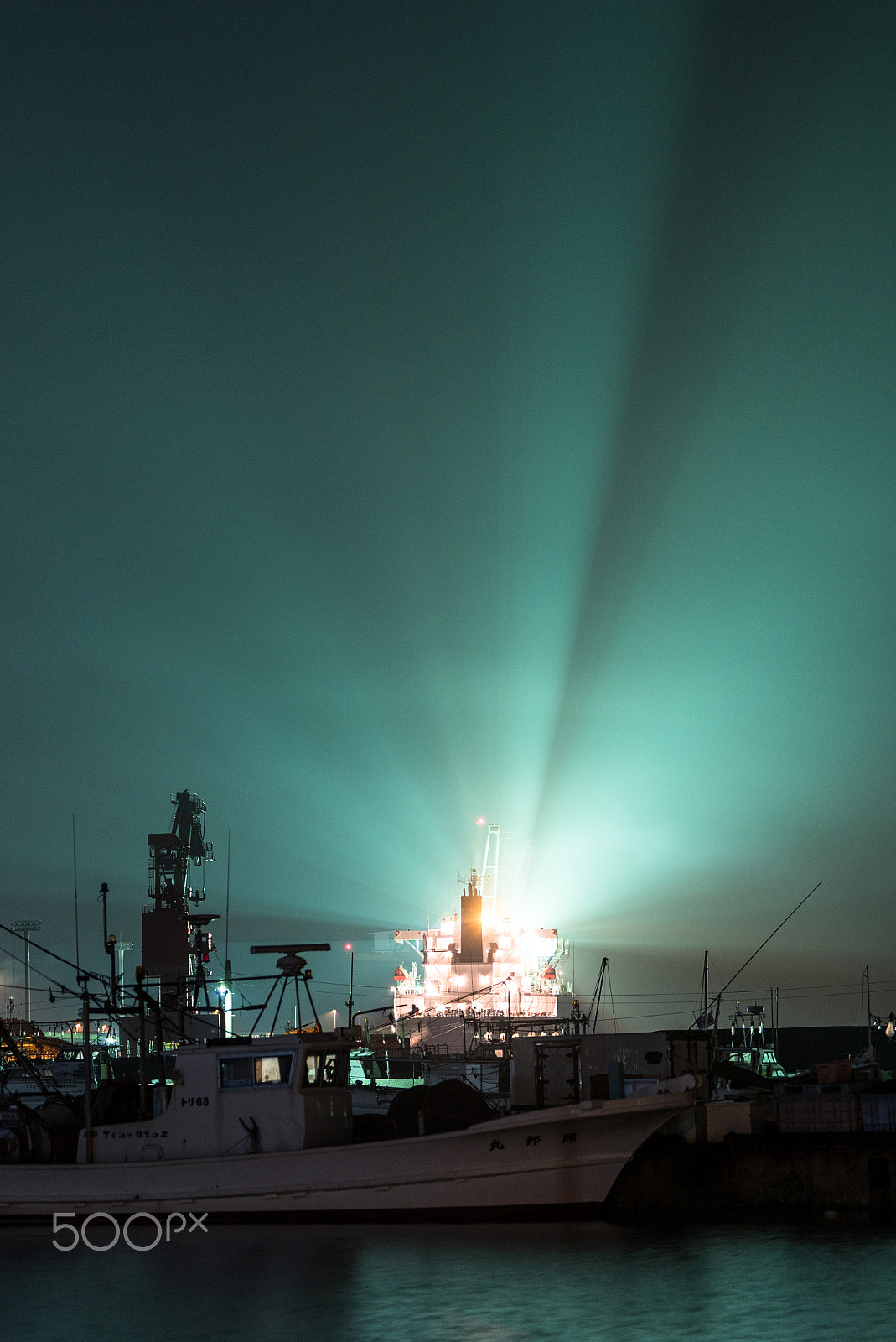 Sony 70-300mm F4.5-5.6 G SSM sample photo. Working at night (port sakaiminato,tottori,japan) photography