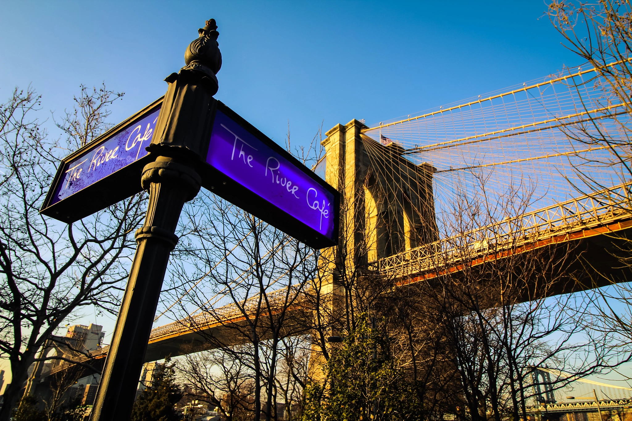 Canon EF-S 10-18mm F4.5–5.6 IS STM sample photo. The river cafe by brooklyn bridge photography