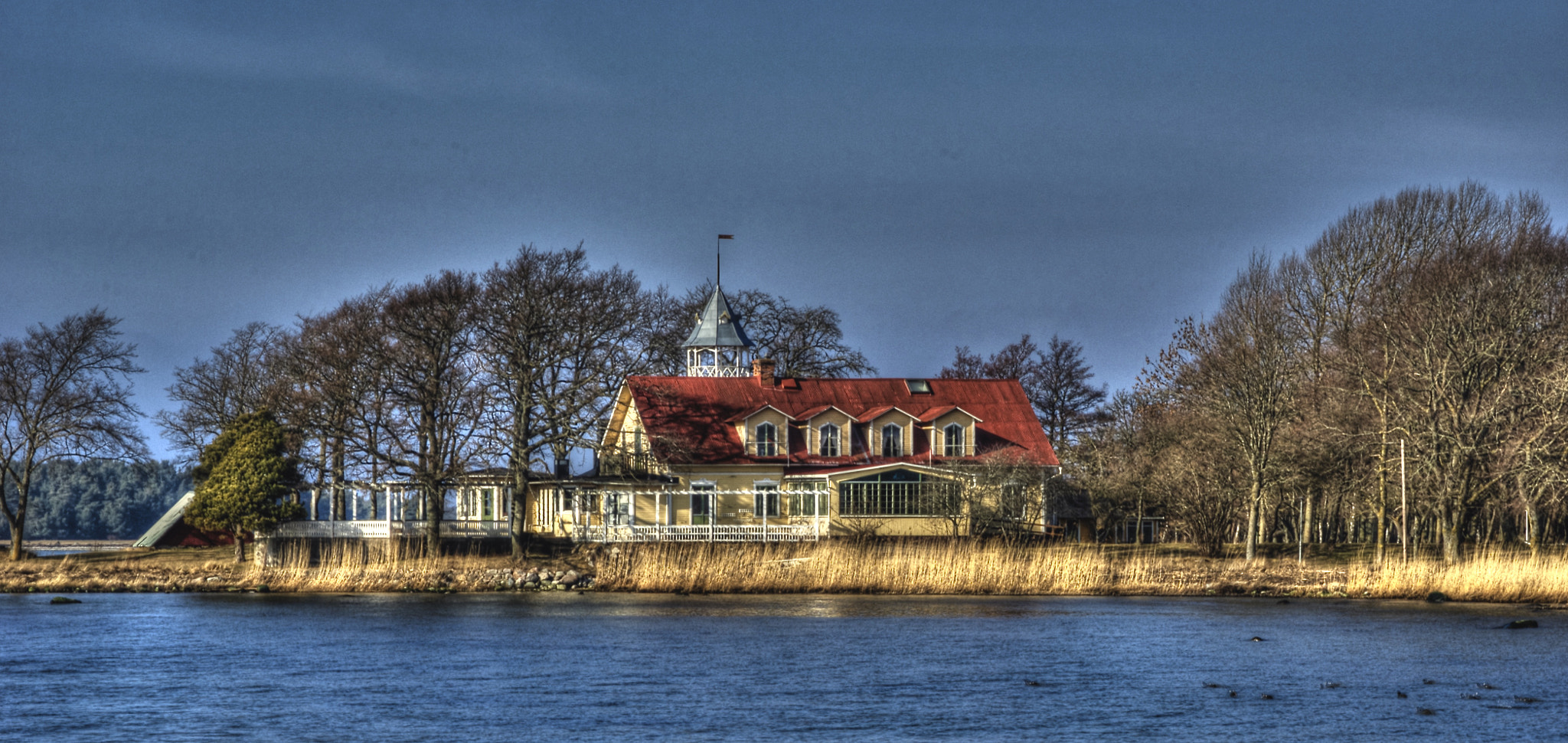 AF Zoom-Nikkor 28-105mm f/3.5-4.5D IF sample photo. Tonemapped photography