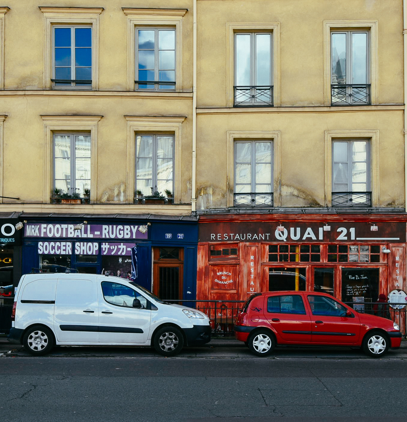 Nikon D810 + Sigma 10-20mm F3.5 EX DC HSM sample photo. Paris street photography