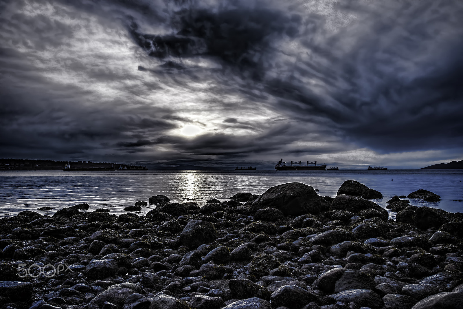 Nikon AF-S Nikkor 14-24mm F2.8G ED sample photo. Storm awaiting photography