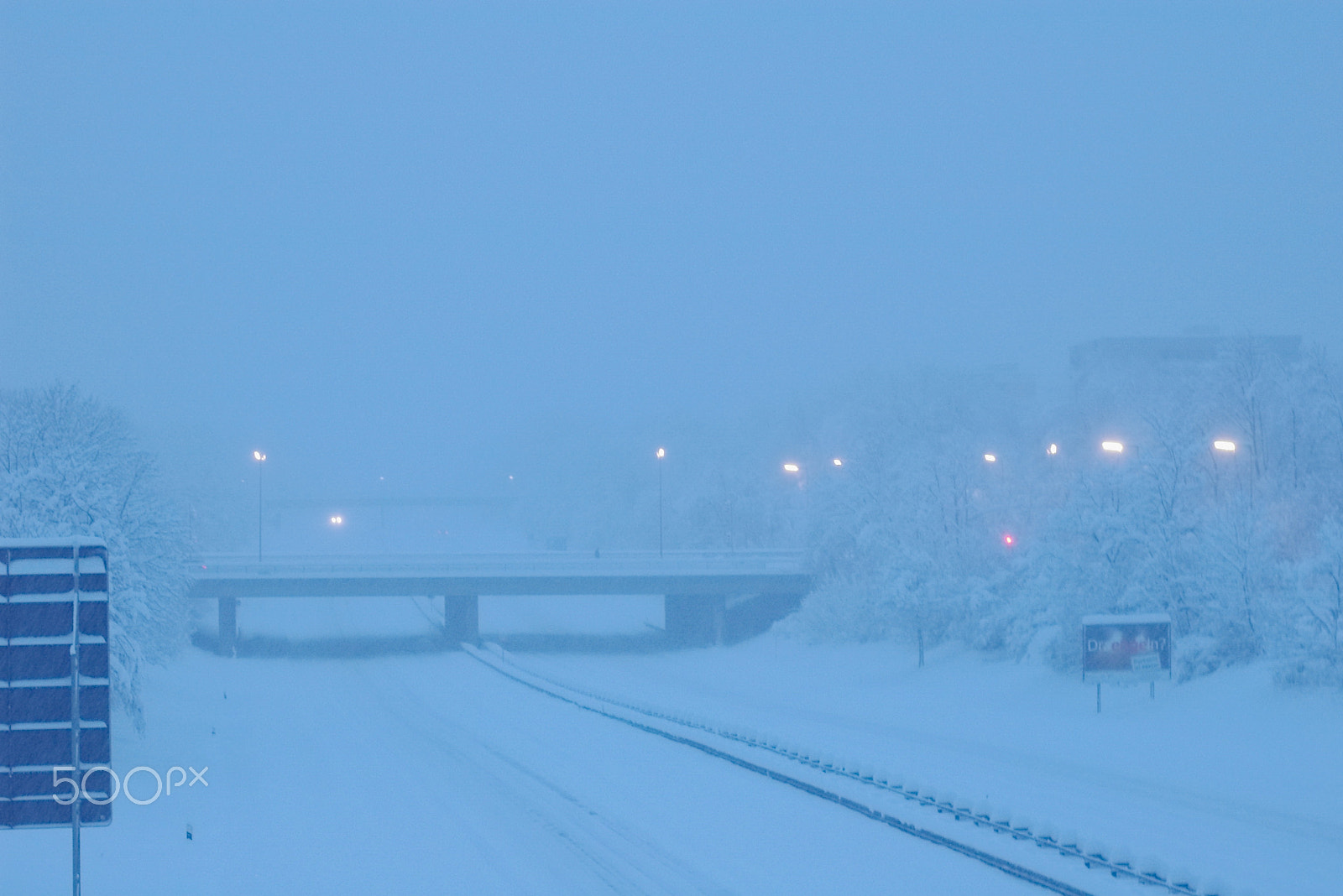 Pentax *ist D sample photo. Winter street chaos photography