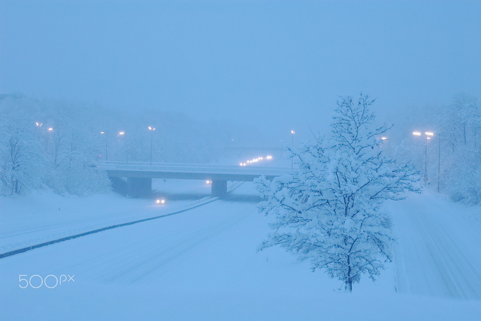 Pentax *ist D sample photo. Winter street chaos photography