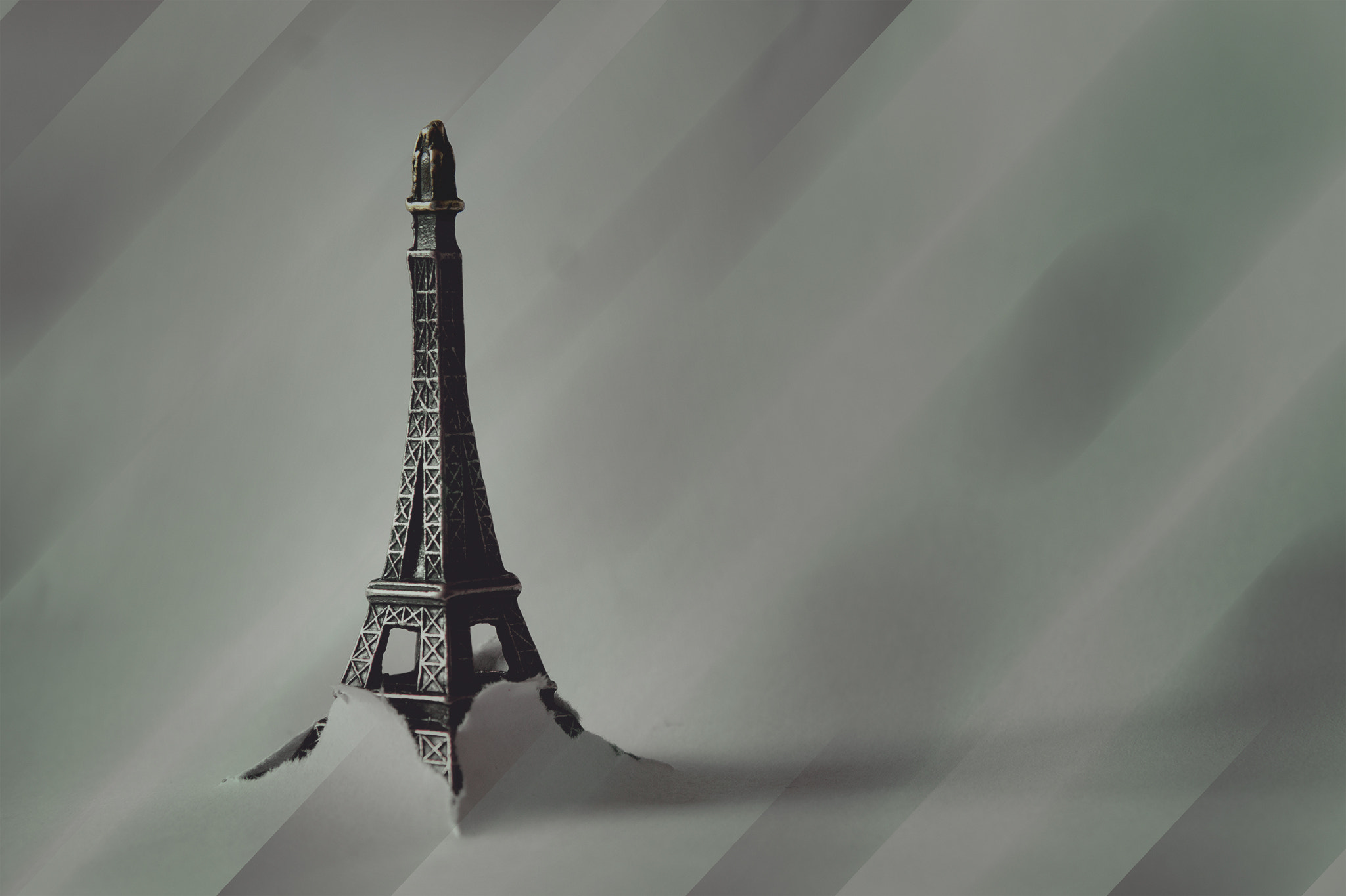 Sigma 17-70mm F2.8-4 DC Macro OS HSM sample photo. Eiffel tower photography