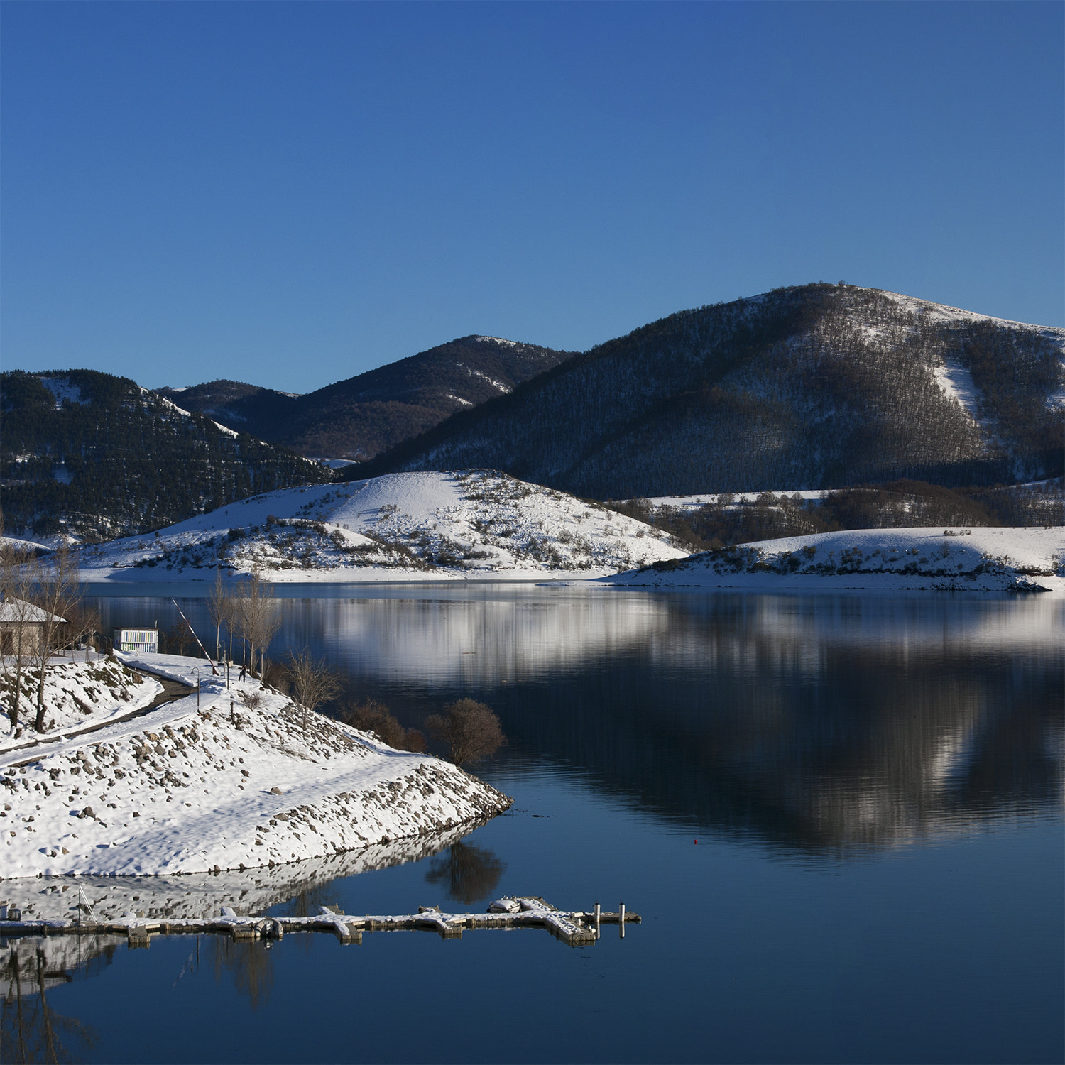 Sigma 55-200mm f/4-5.6 DC sample photo. Snow lake - riaño photography
