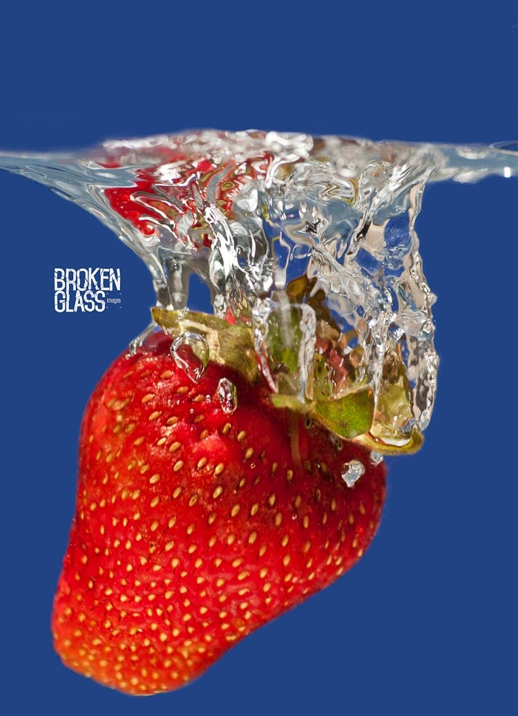 Sigma 70-300mm F4-5.6 APO DG Macro sample photo. Strawberry splash photography