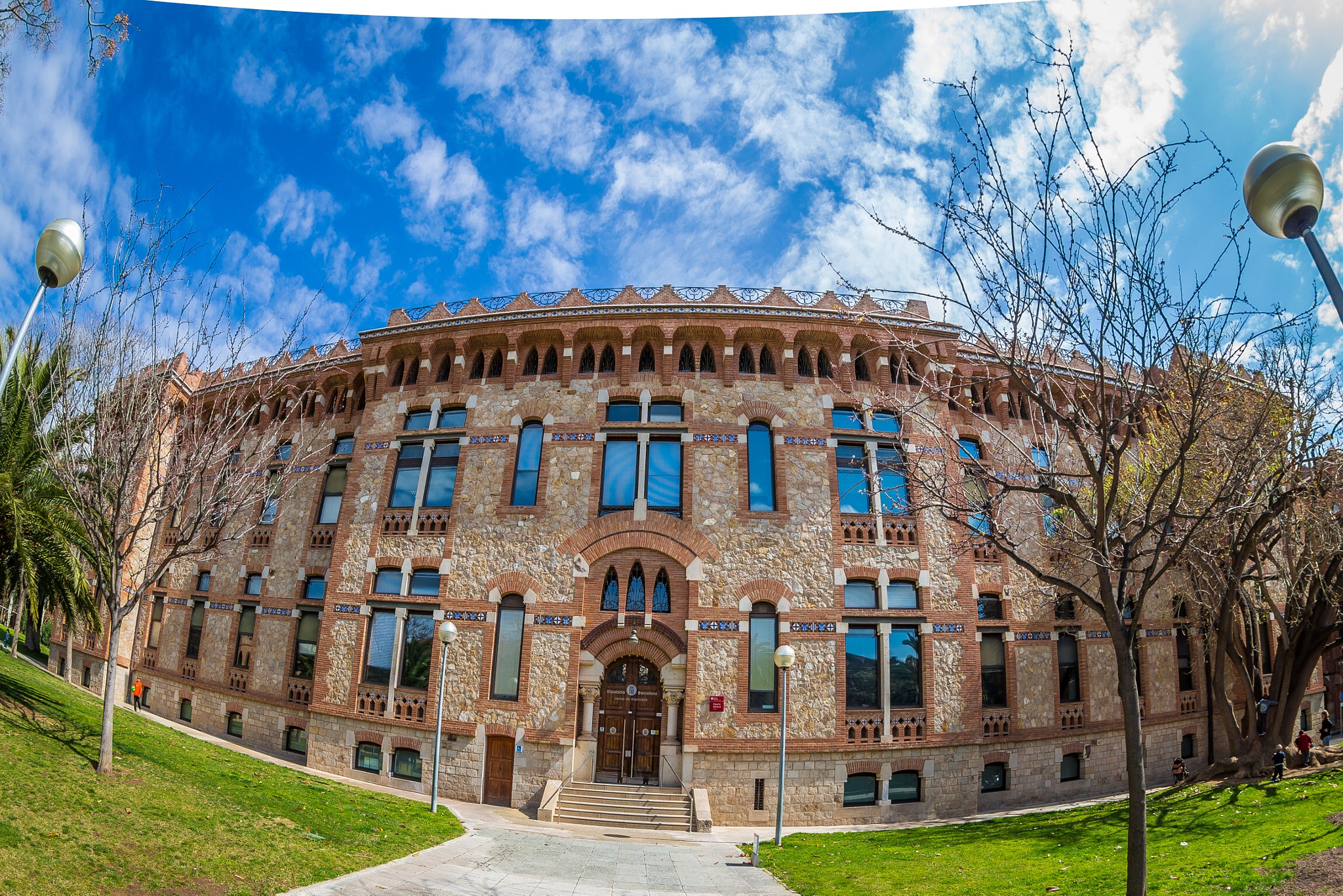 Canon EF 8-15mm F4L Fisheye USM sample photo. Barcelona photography