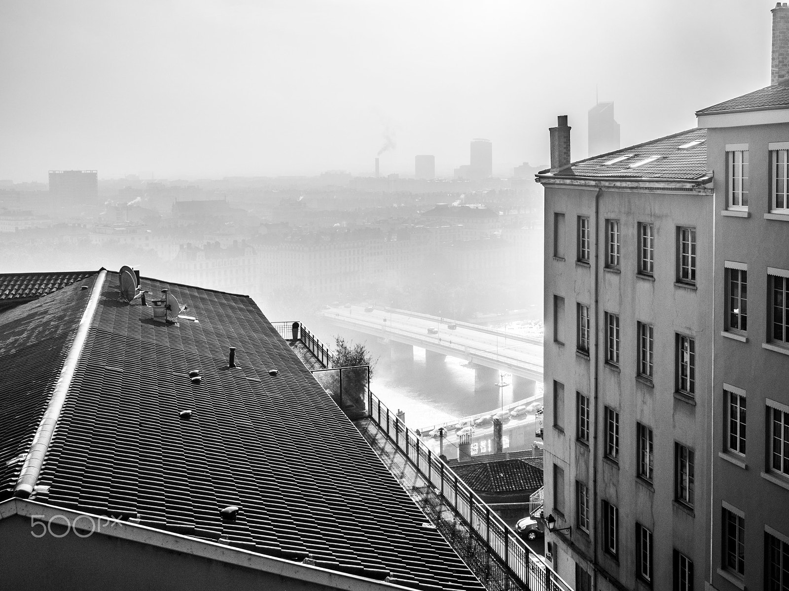 Olympus PEN E-PL5 + Panasonic Lumix G 20mm F1.7 ASPH sample photo. Lyon - les pentes - brouillard photography