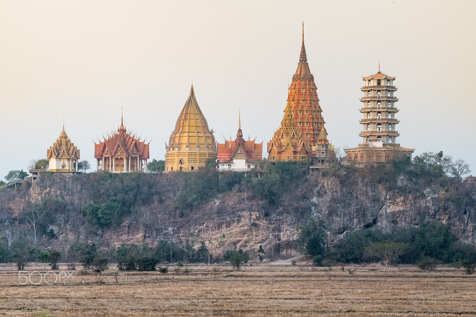 Fujifilm X-M1 + Fujifilm XF 55-200mm F3.5-4.8 R LM OIS sample photo. Landscape of wat tham sua, thai temple photography