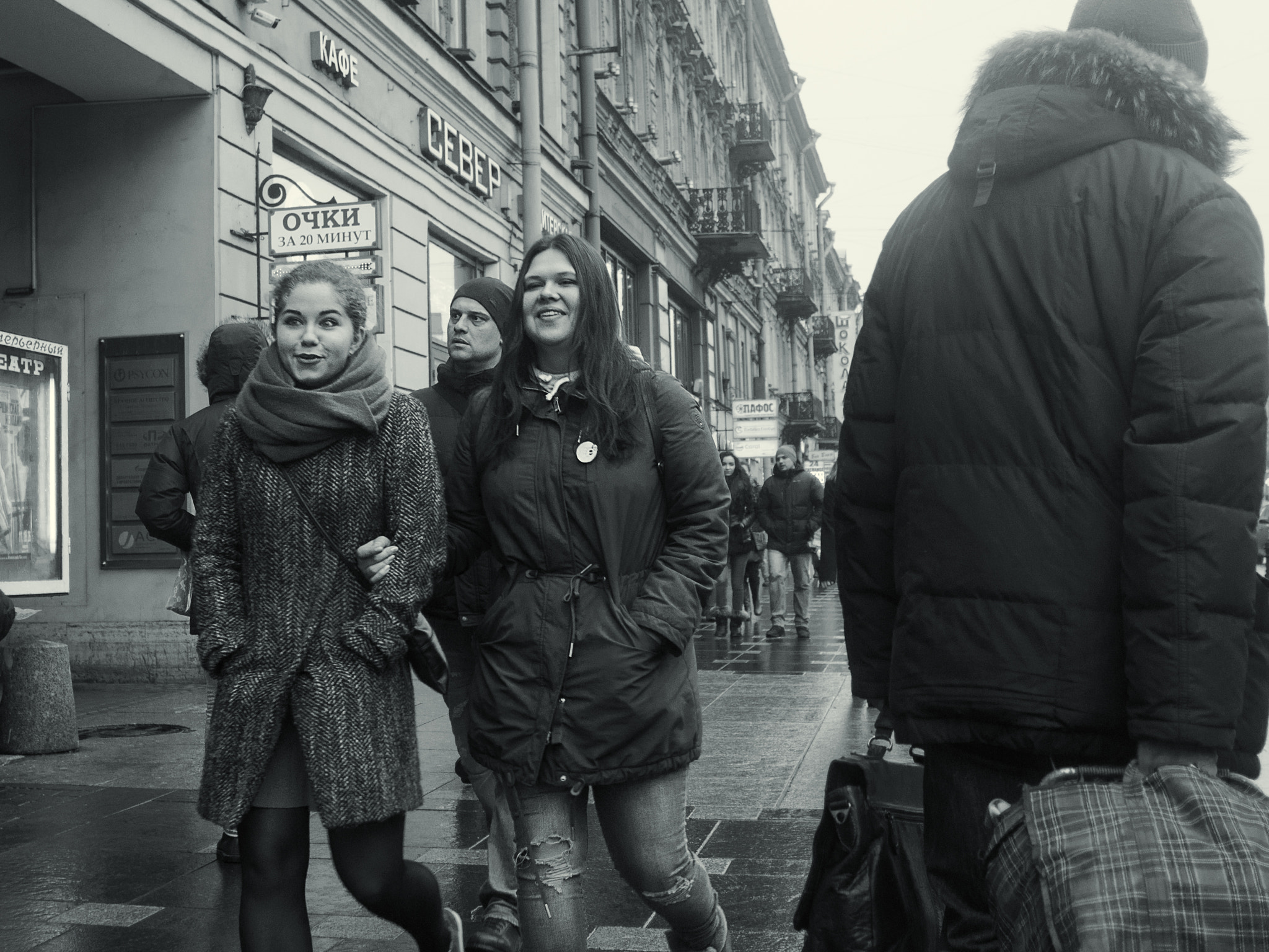 Olympus OM-D E-M5 + Sigma 19mm F2.8 DN Art sample photo. Joy of walking and surprising a guy behind photography