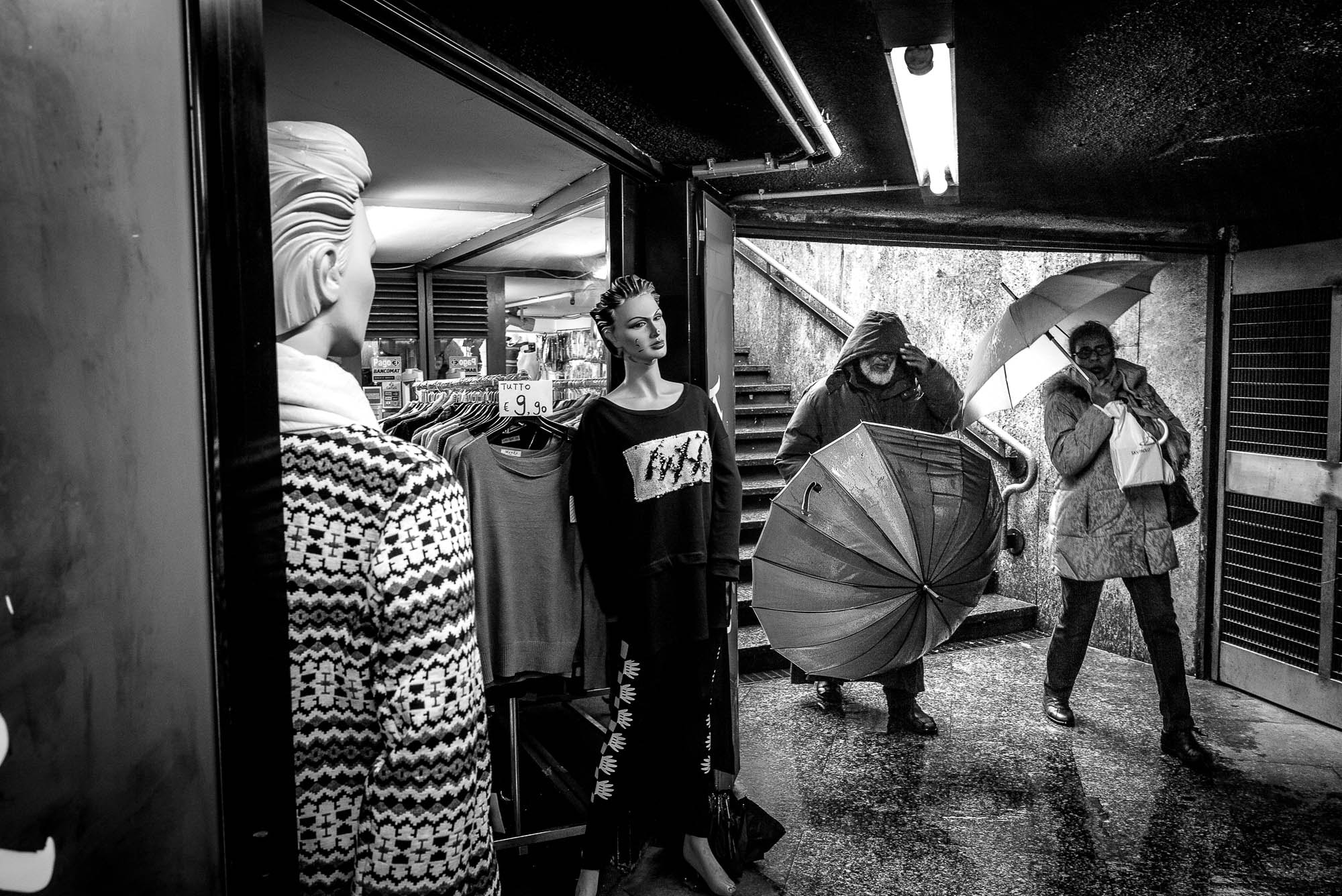 Summicron-M 1:2/28 ASPH. sample photo. Raining outside photography