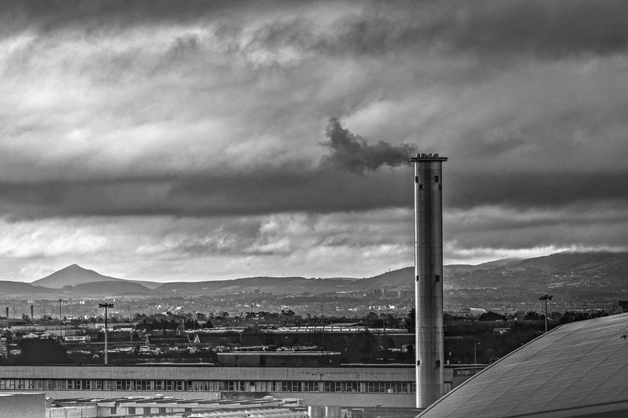 Nikon D3200 + 70.00 - 300.00 mm f/4.0 - 5.6 sample photo. Dublin airport photography