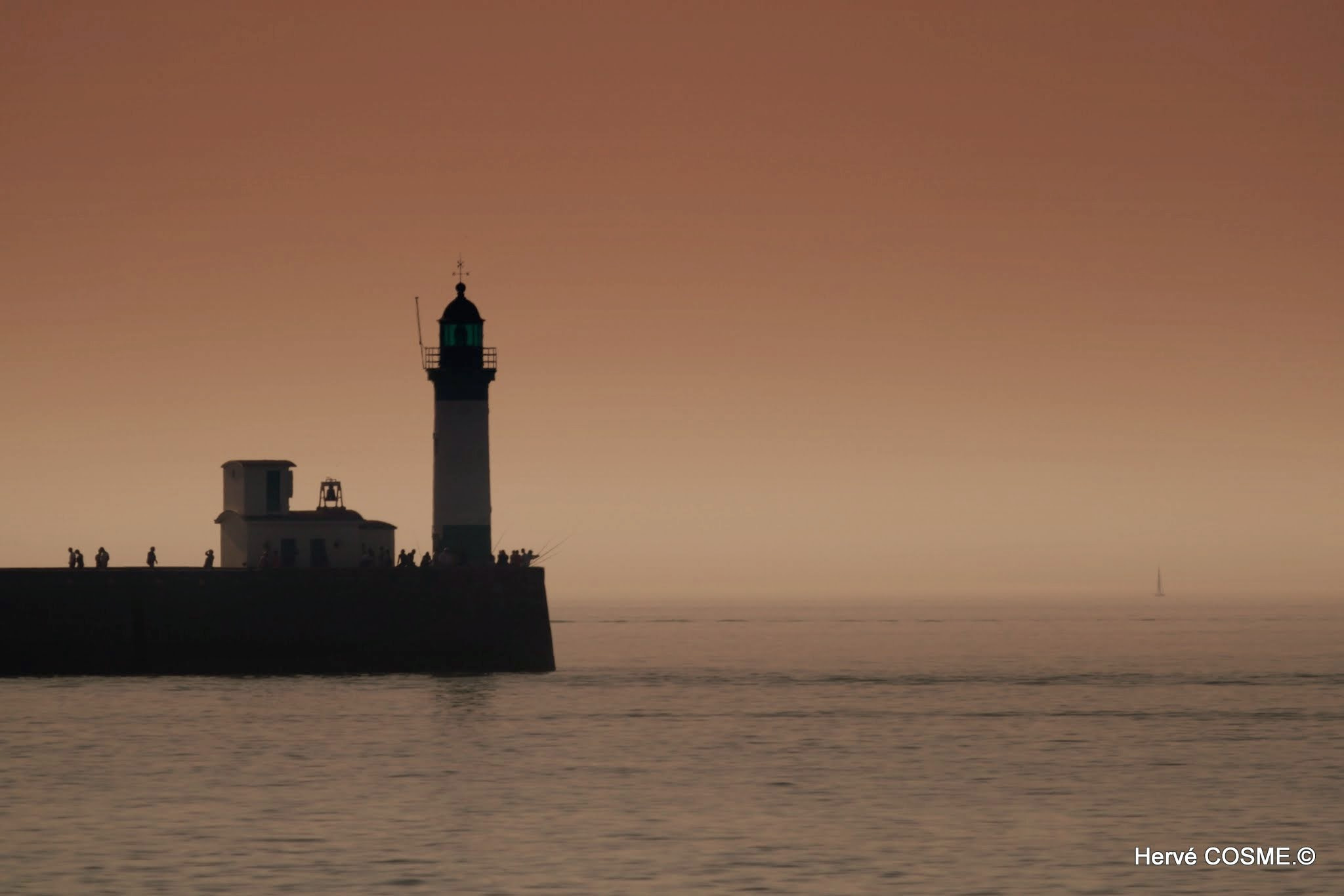 Canon EF 100-400mm F4.5-5.6L IS USM sample photo. Au pied du phare.... photography
