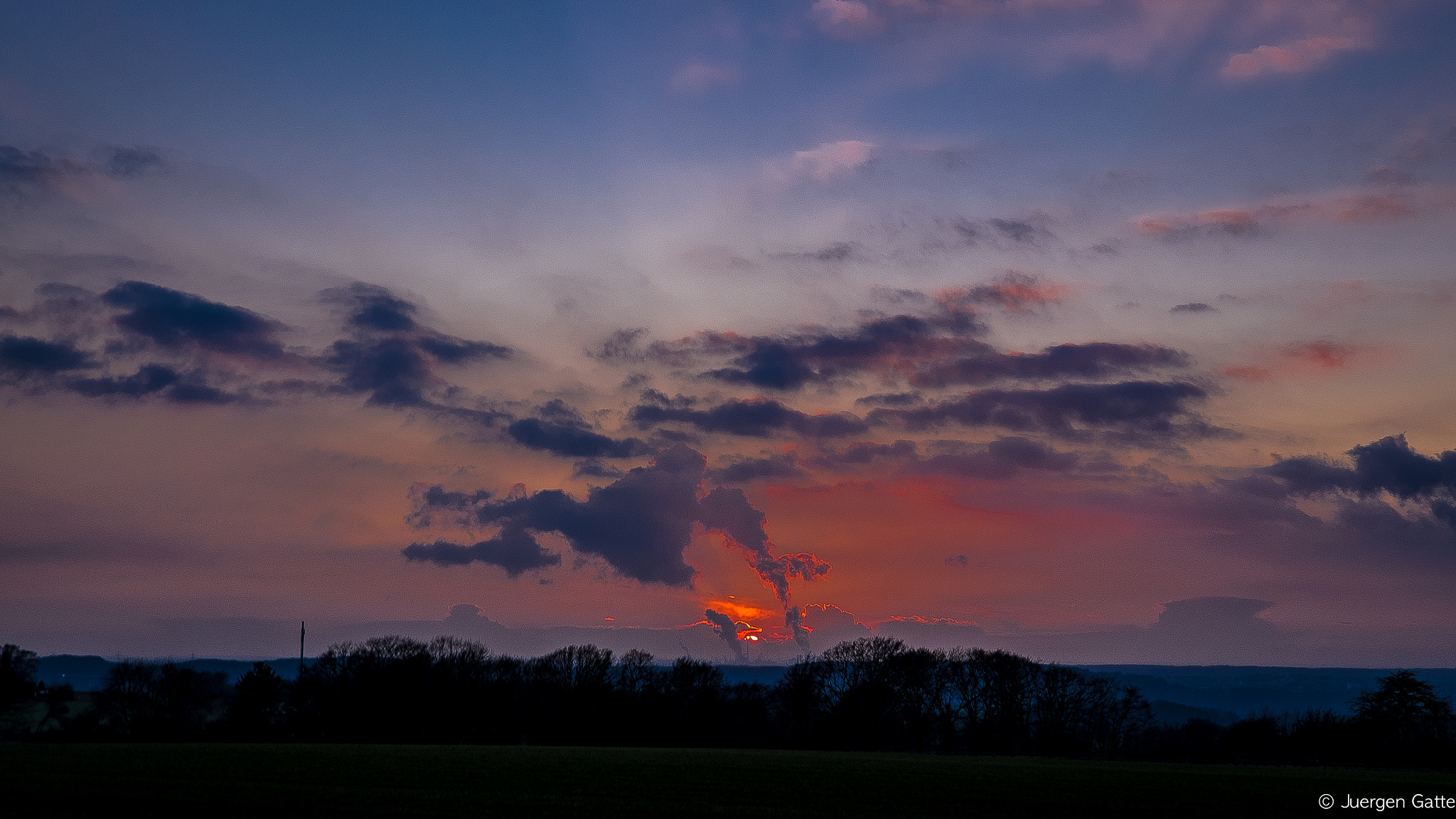 ZEISS Touit 32mm F1.8 sample photo. Sonnenuntergang über duisburg ii photography