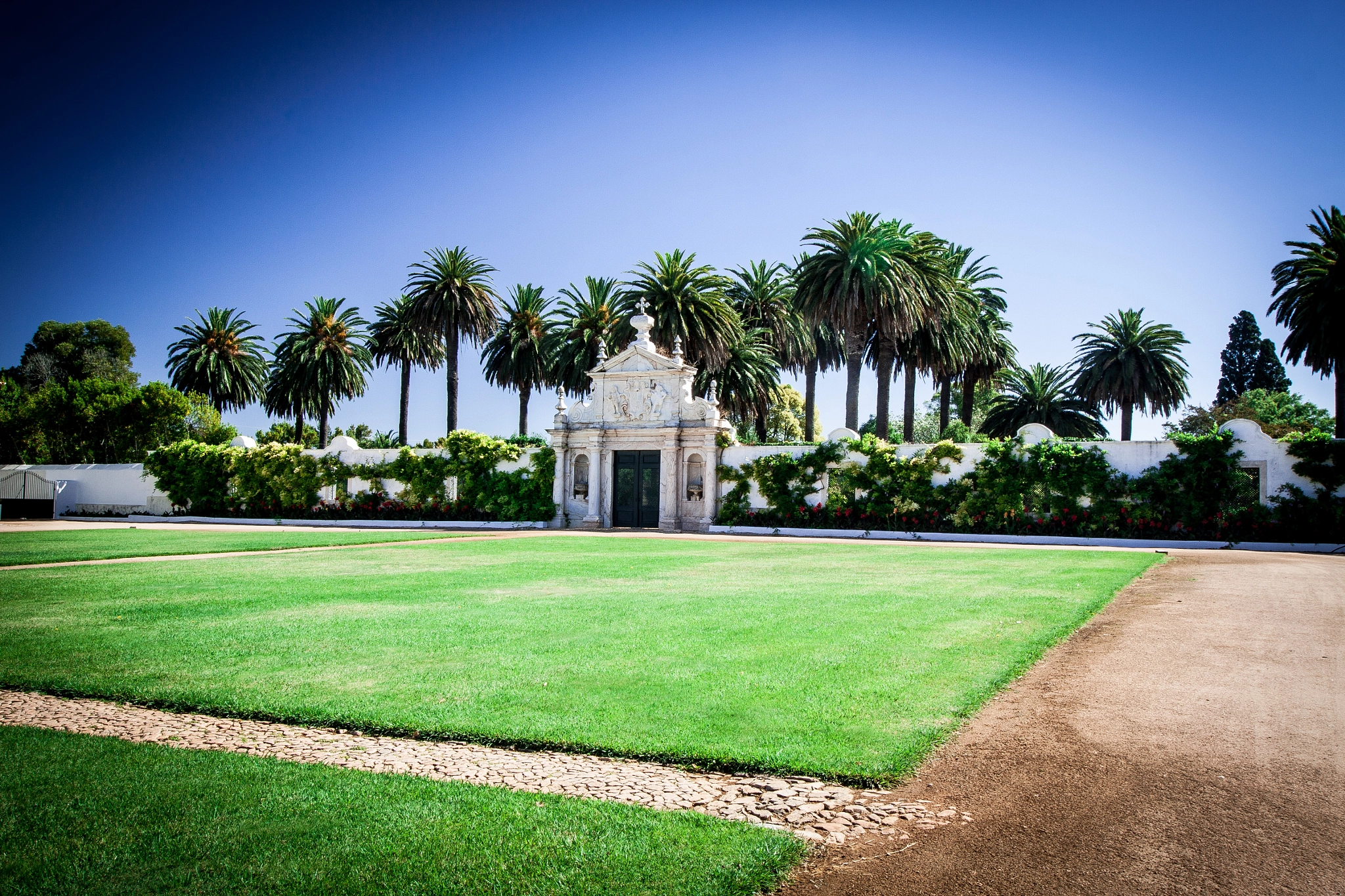 Sigma 10-20mm F3.5 EX DC HSM sample photo. Wines of portugal - quinta do carmo photography
