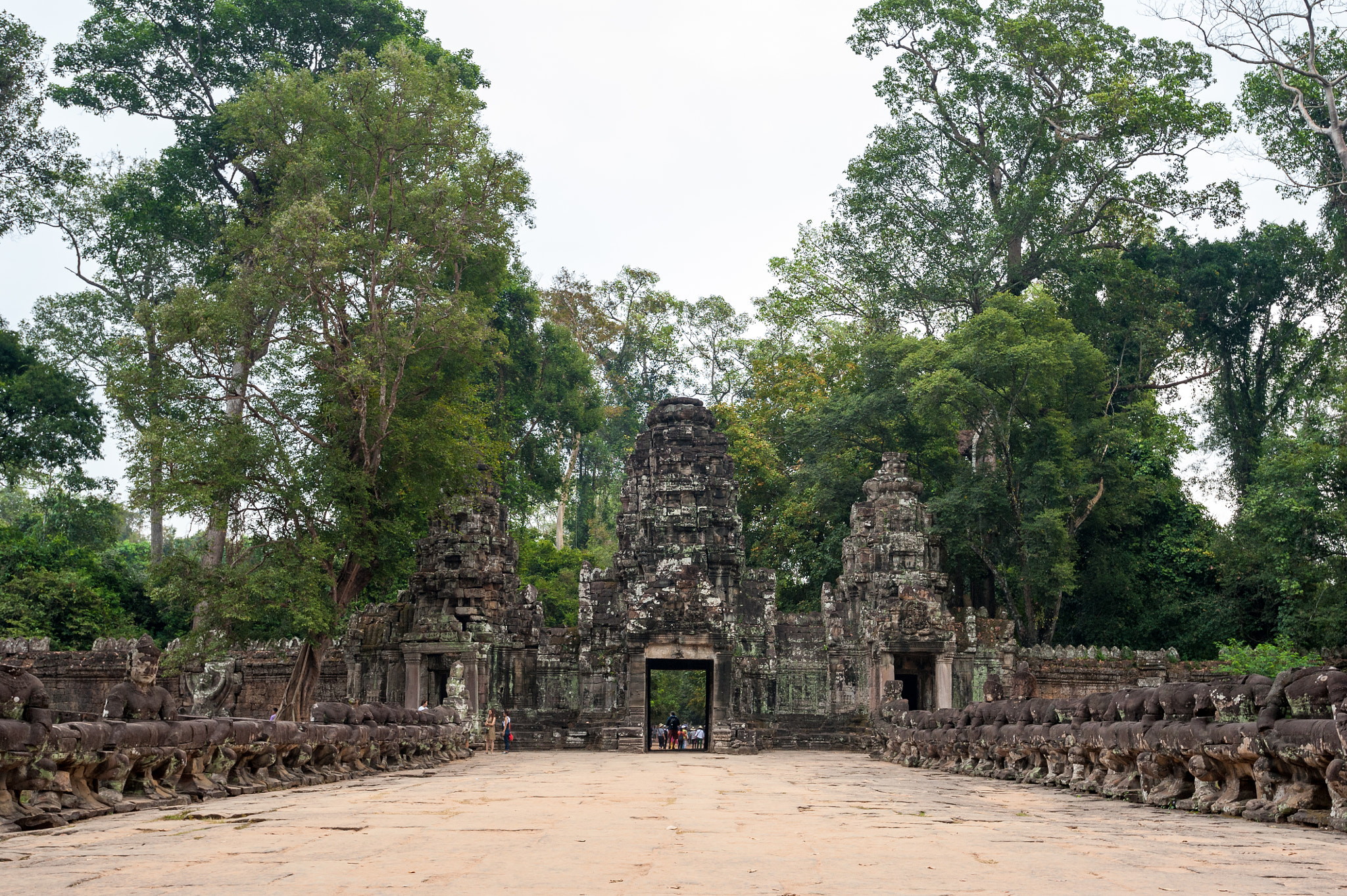 Nikon AF-S Nikkor 18-35mm F3.5-4.5G ED sample photo. The gate to preah khan photography