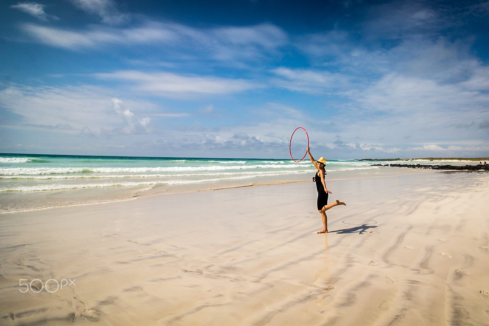 Canon EF-S 10-18mm F4.5–5.6 IS STM sample photo. Hula hoop gal in the galápagos photography