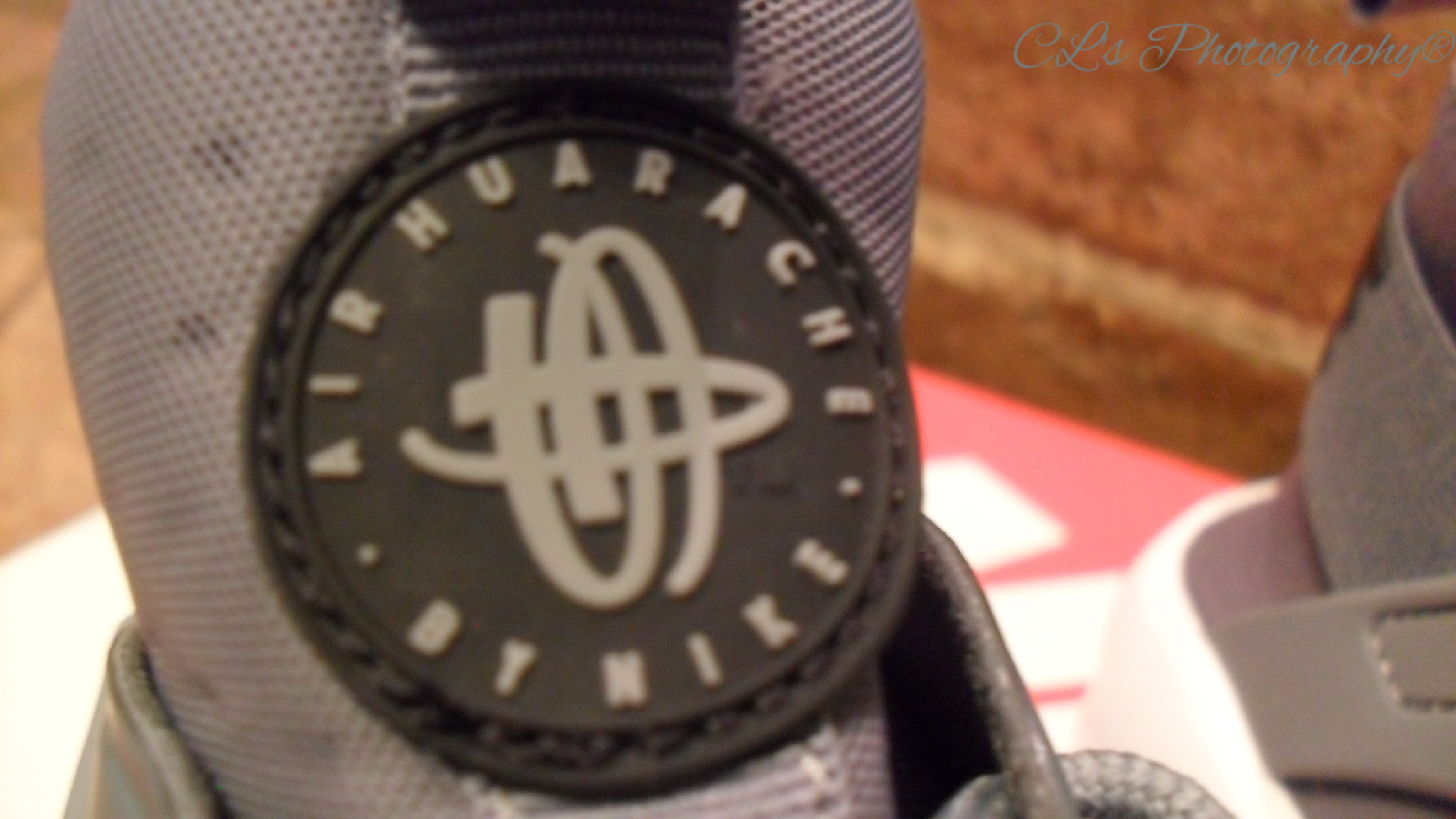 Samsung PL100 /  TL205 / VLUU PL100 /  PL101 sample photo. Nike air huaraches photography