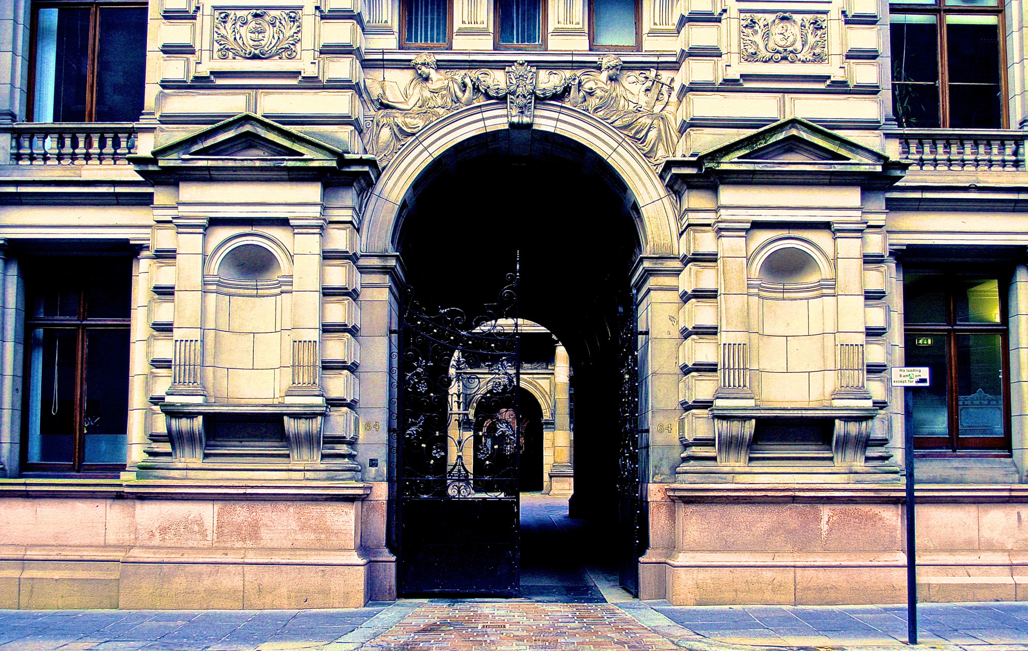 Sigma 18-50mm f/3.5-5.6 DC sample photo. Glasgow city chambers photography