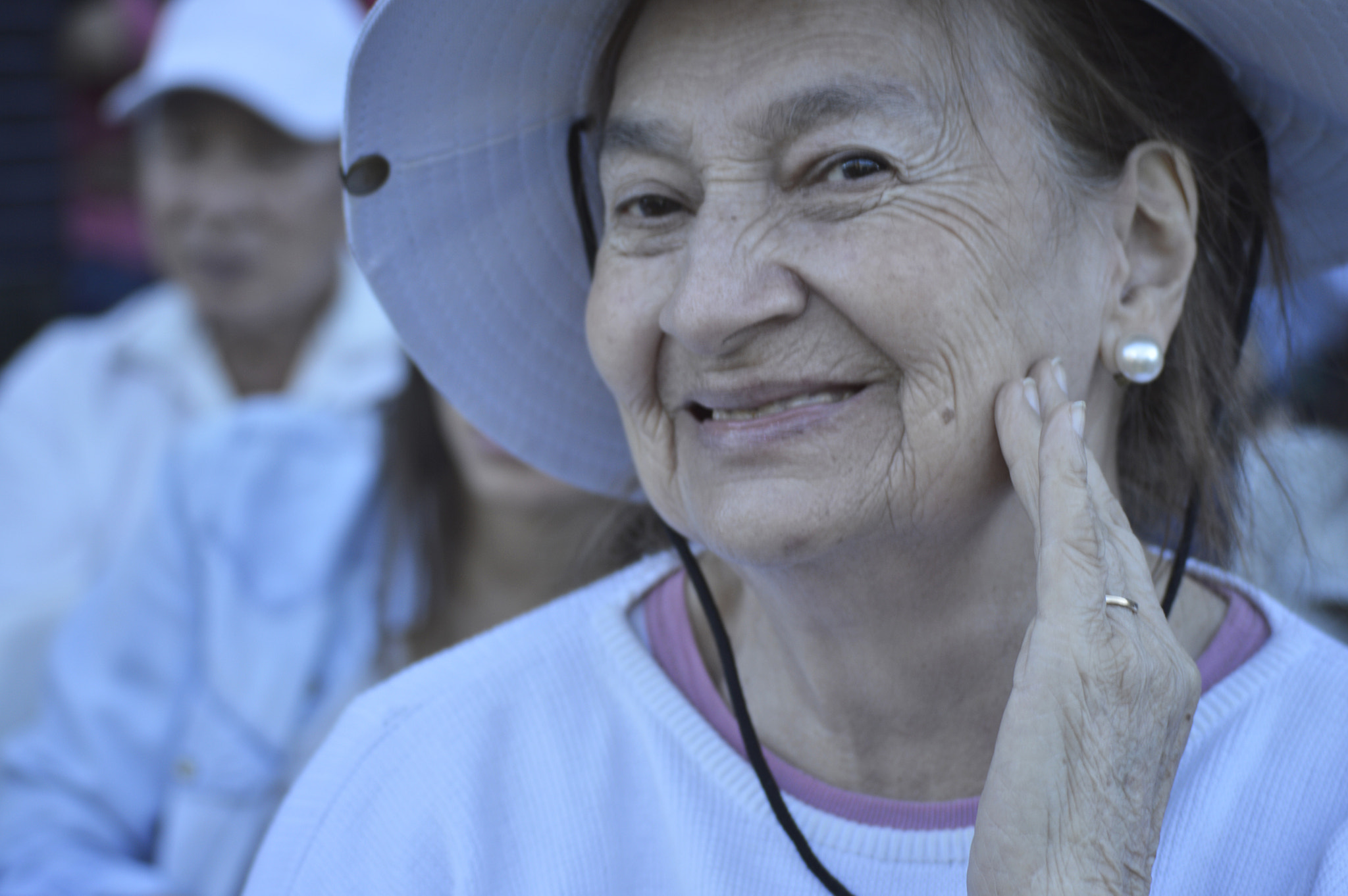 Nikon D3200 + Zeiss Milvus 85mm f/1.4 sample photo. Abuela ! photography