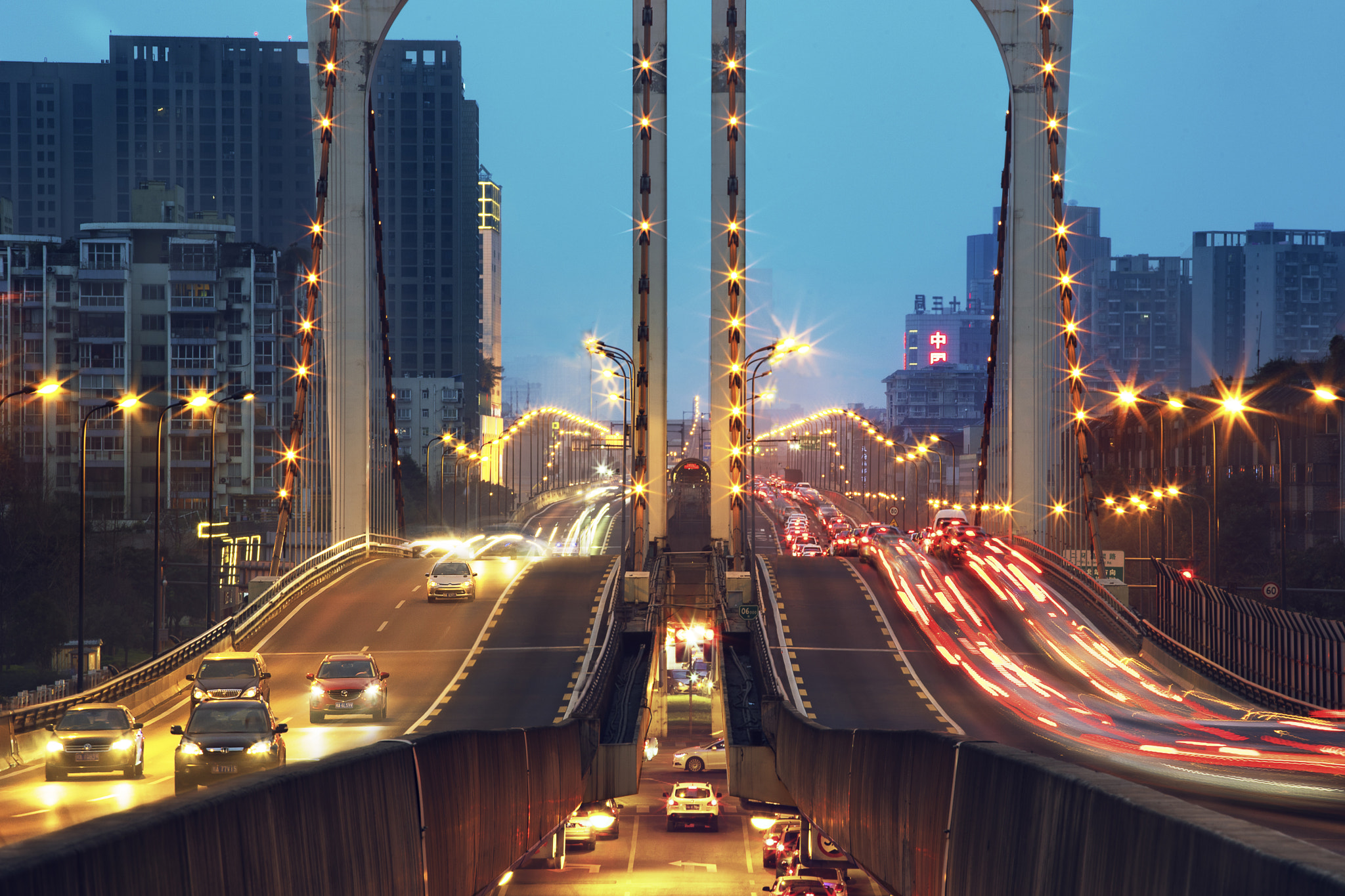 Sony a7 II + Canon EF 70-200mm F4L USM sample photo. I walked through an overpass over the road photography