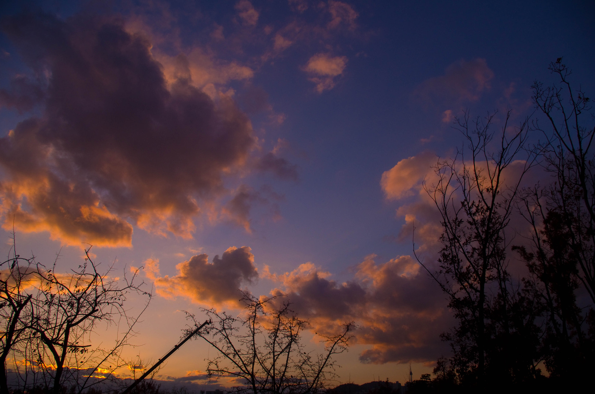 Samsung/Schneider D-XENON 18-55mm F3.5-5.6 sample photo. Cloud photography
