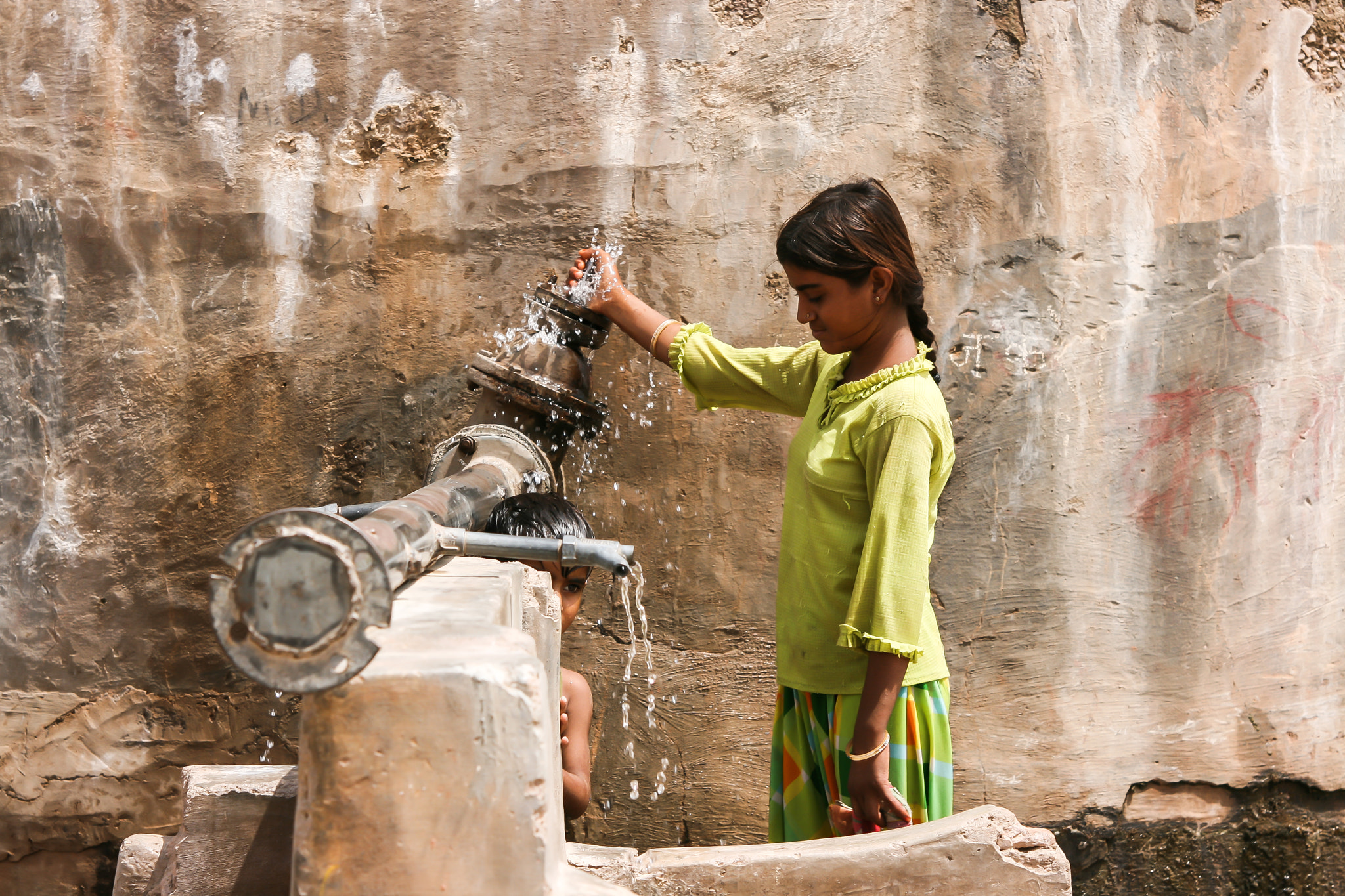 Sigma 70-200mm F2.8 EX DG OS HSM sample photo. Kids of rajasthan playing joyful at water tank photography