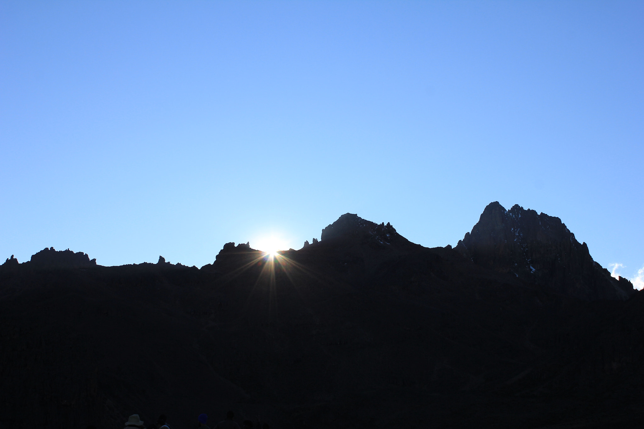 Canon EOS 550D (EOS Rebel T2i / EOS Kiss X4) sample photo. Sunset behind the peak photography