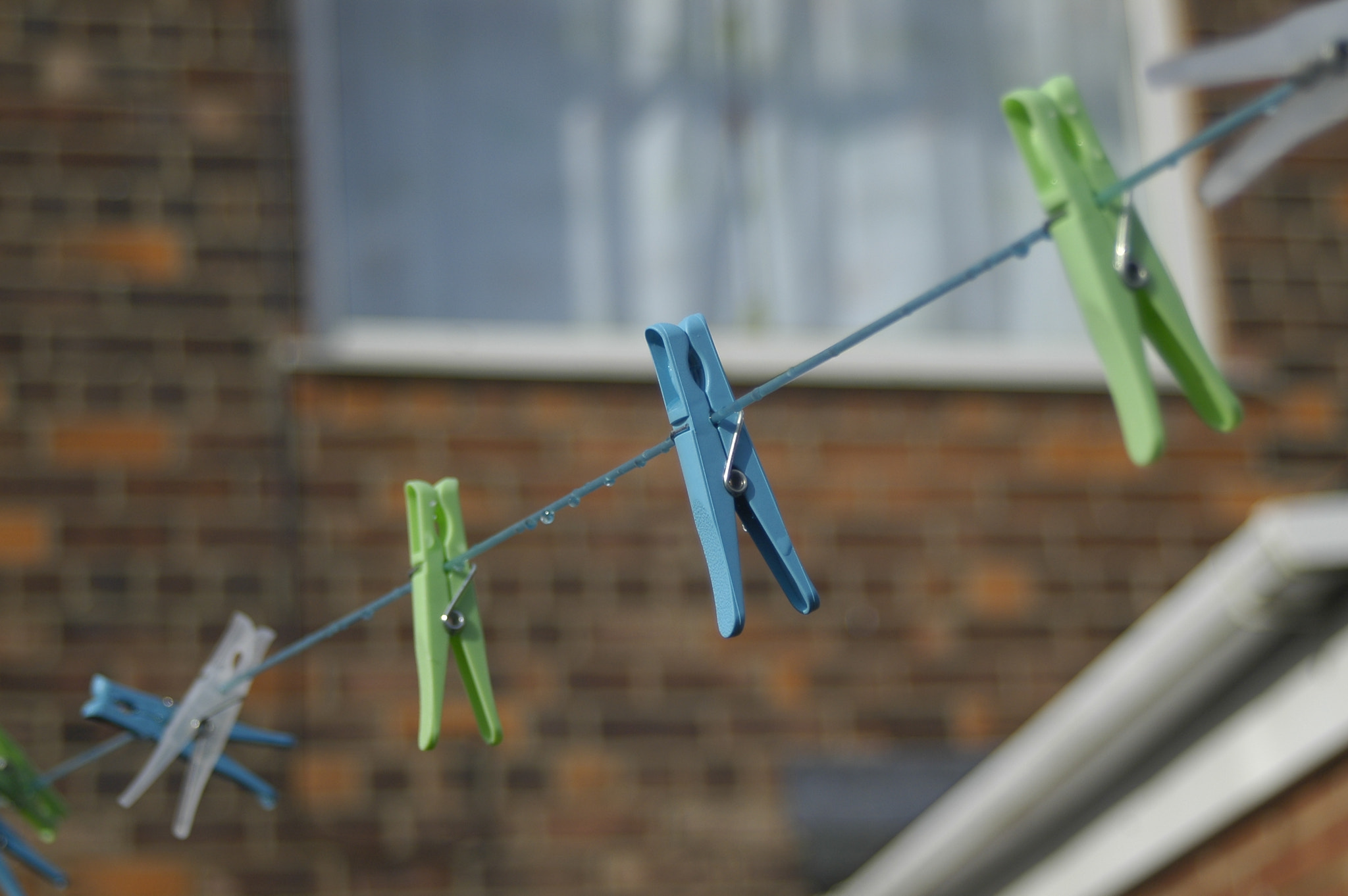 Nikon D70s + Tamron AF 28-80mm F3.5-5.6 Aspherical sample photo. Colourful laundry pegs photography