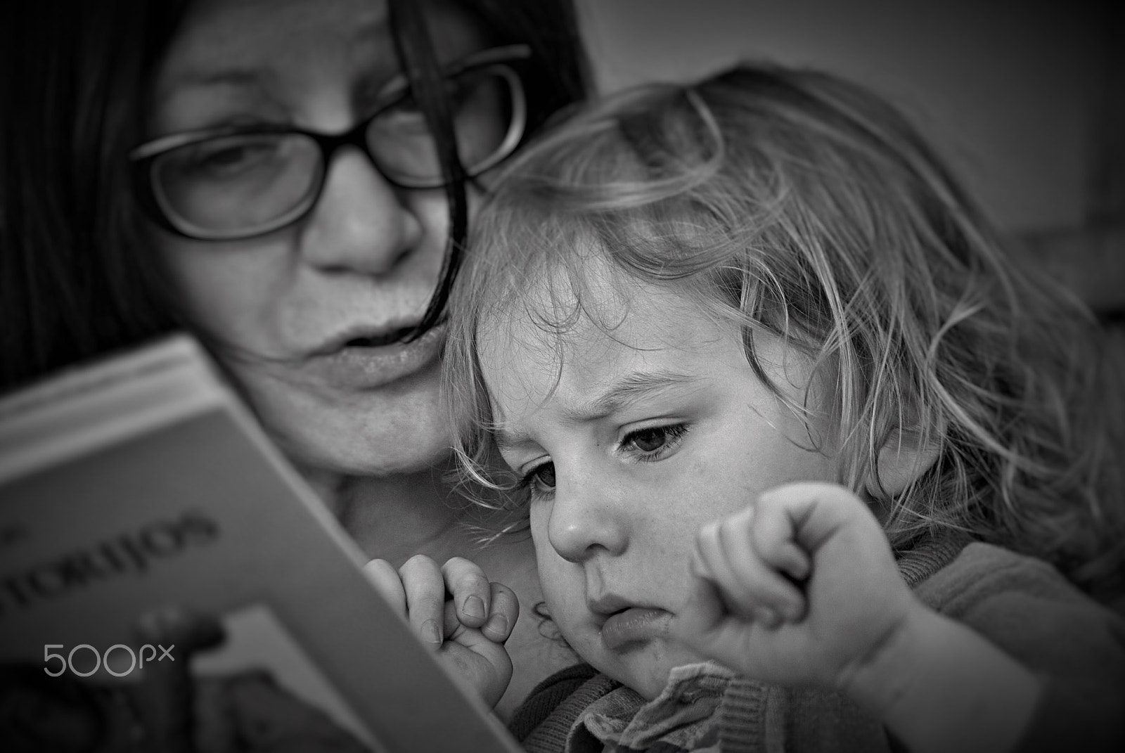 Pentax smc DA 50-200mm F4-5.6 ED sample photo. Books, reading with grandmother photography