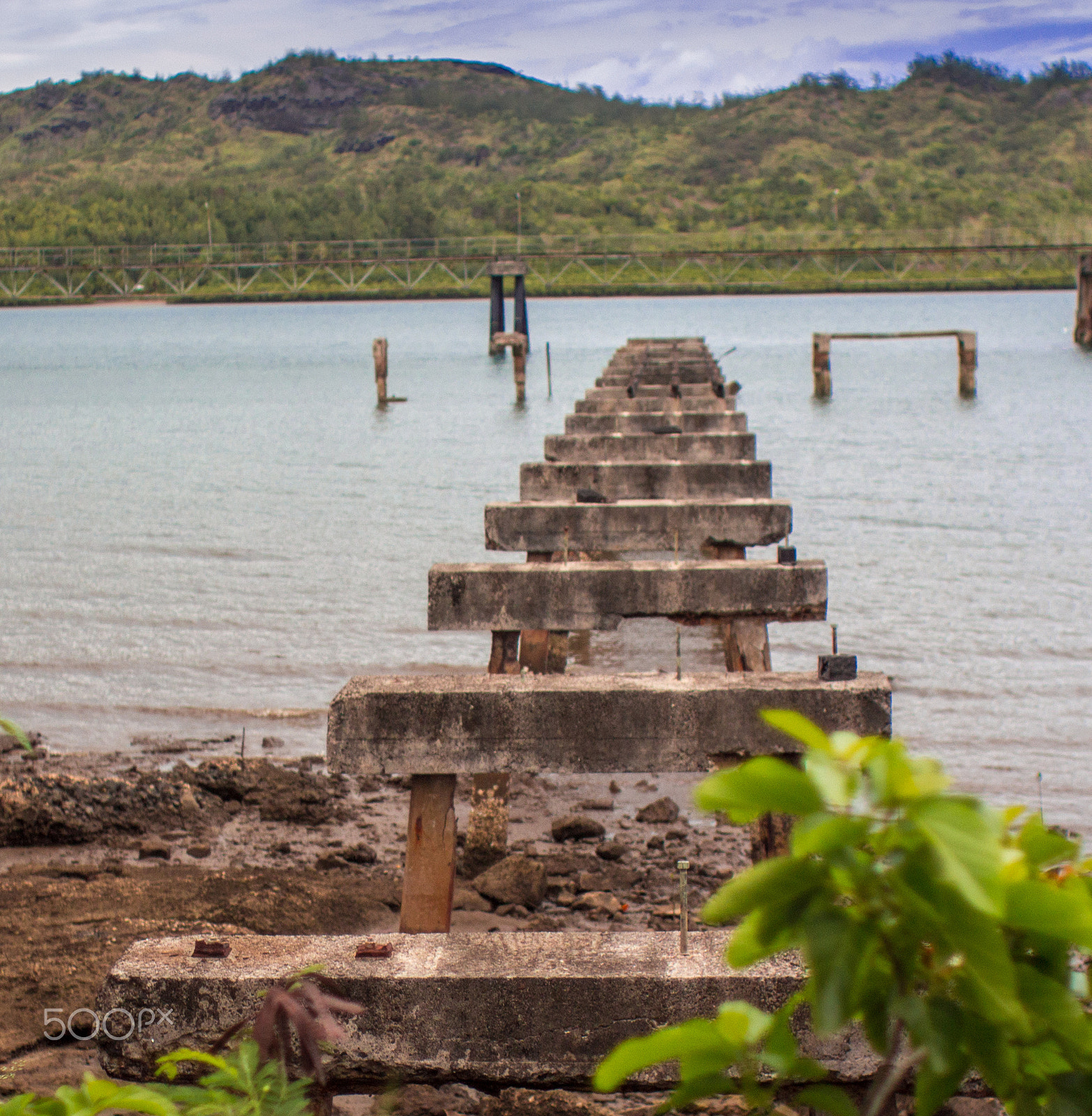 Canon EOS 700D (EOS Rebel T5i / EOS Kiss X7i) + Canon EF 28mm F1.8 USM sample photo. Malau jetty photography