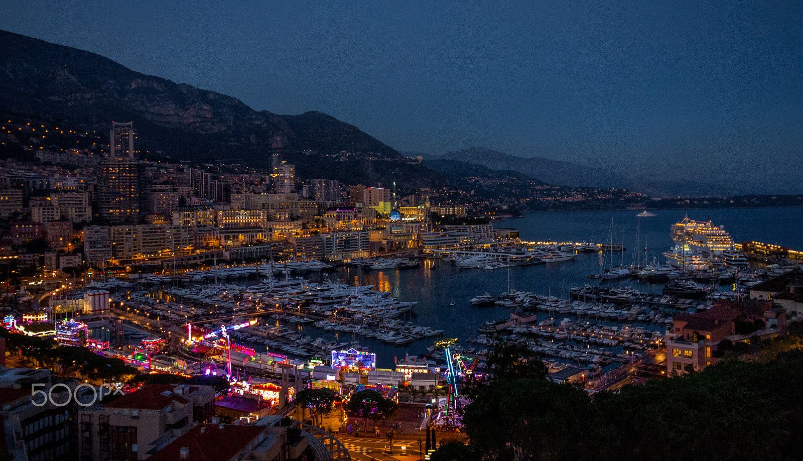 Canon EF-S 10-18mm F4.5–5.6 IS STM sample photo. Monaco's golden curtain photography