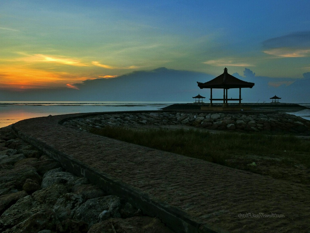 CASIO EX-100 sample photo. The curve at bali photography