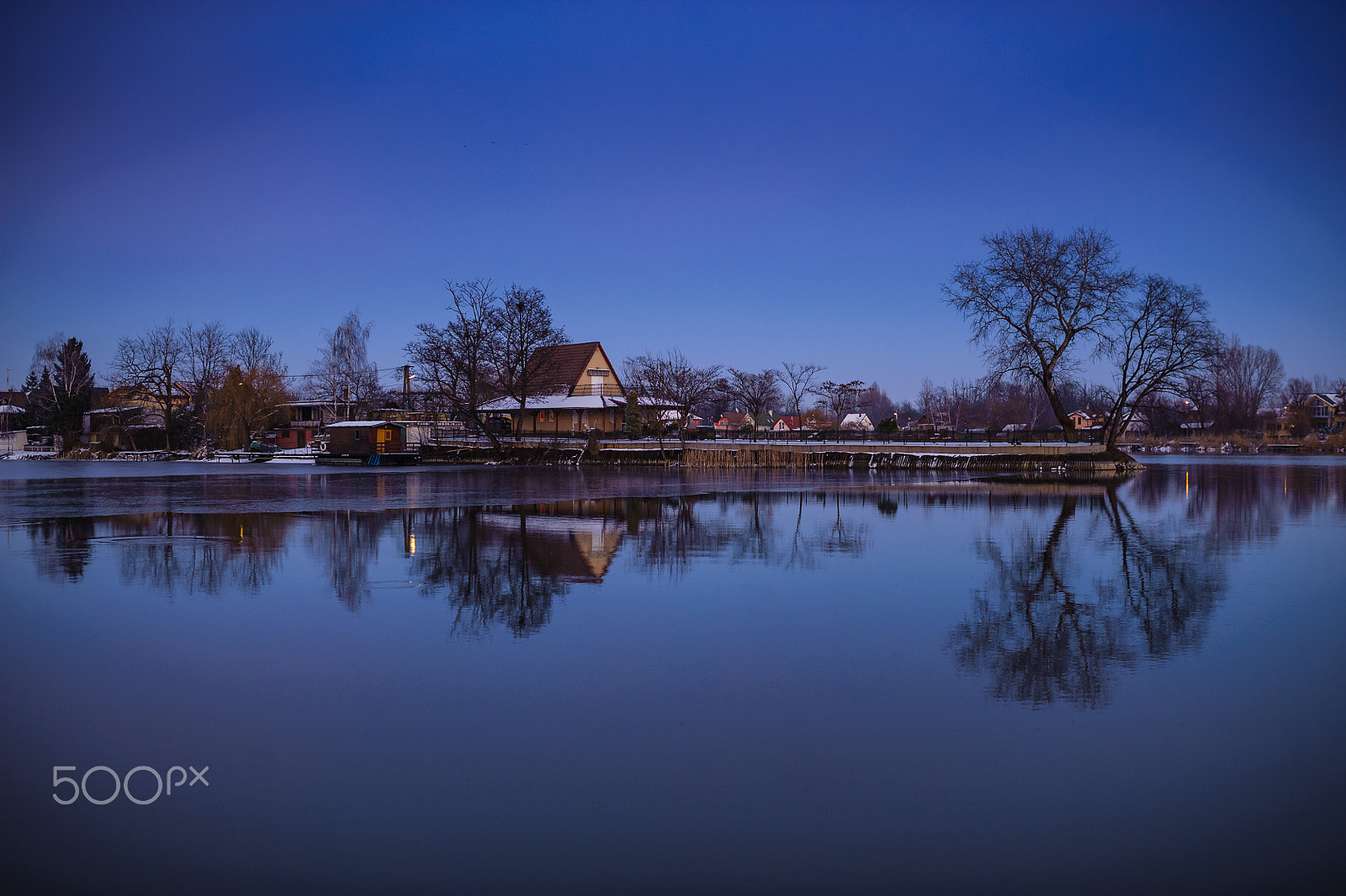 Nikon D3 + Nikon AF-S Nikkor 35mm F1.4G sample photo. Winter sunset on the danube photography