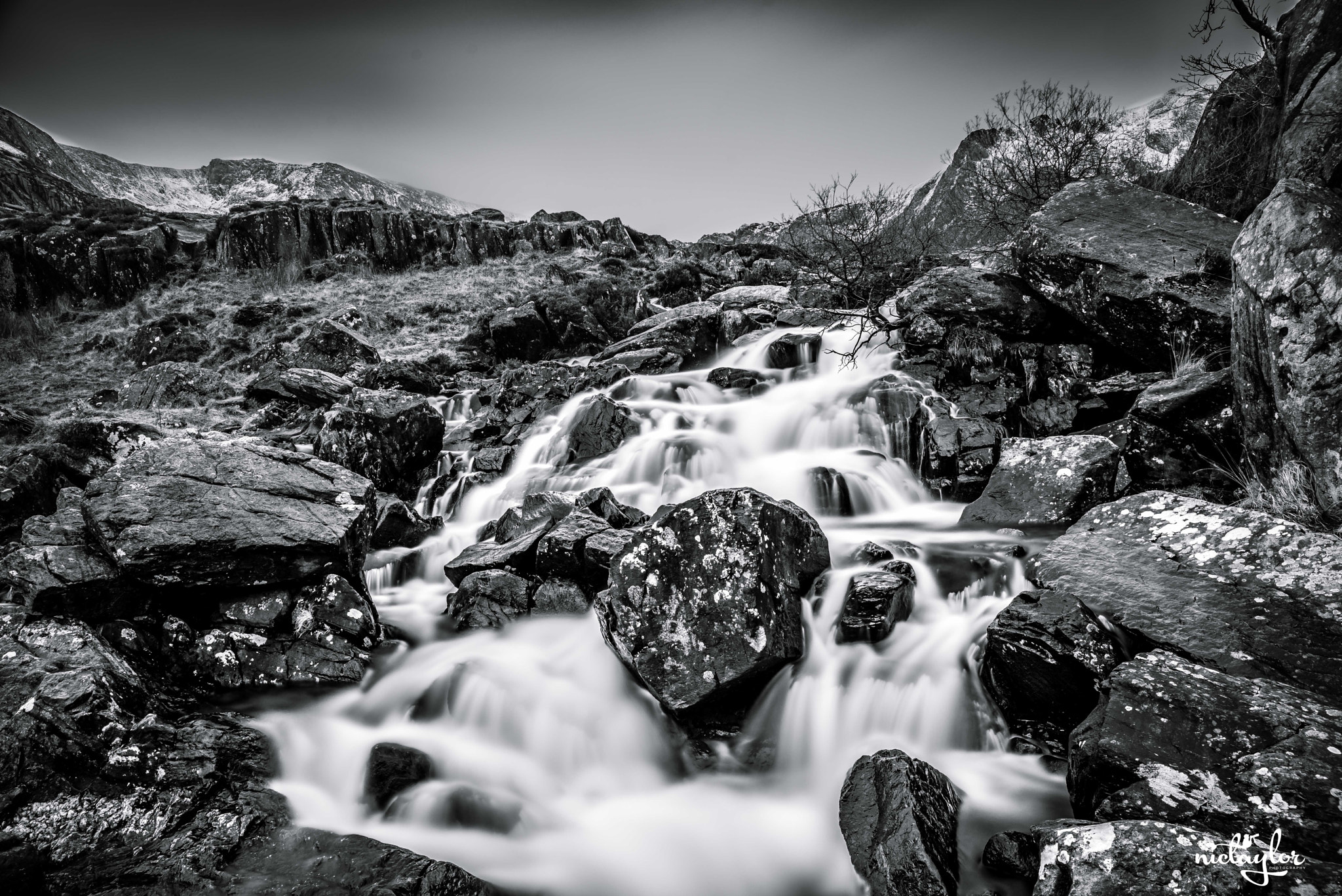Sony a7R + Sony Vario-Sonnar T* 24-70mm F2.8 ZA SSM sample photo. Waterfall in ogwen valley photography