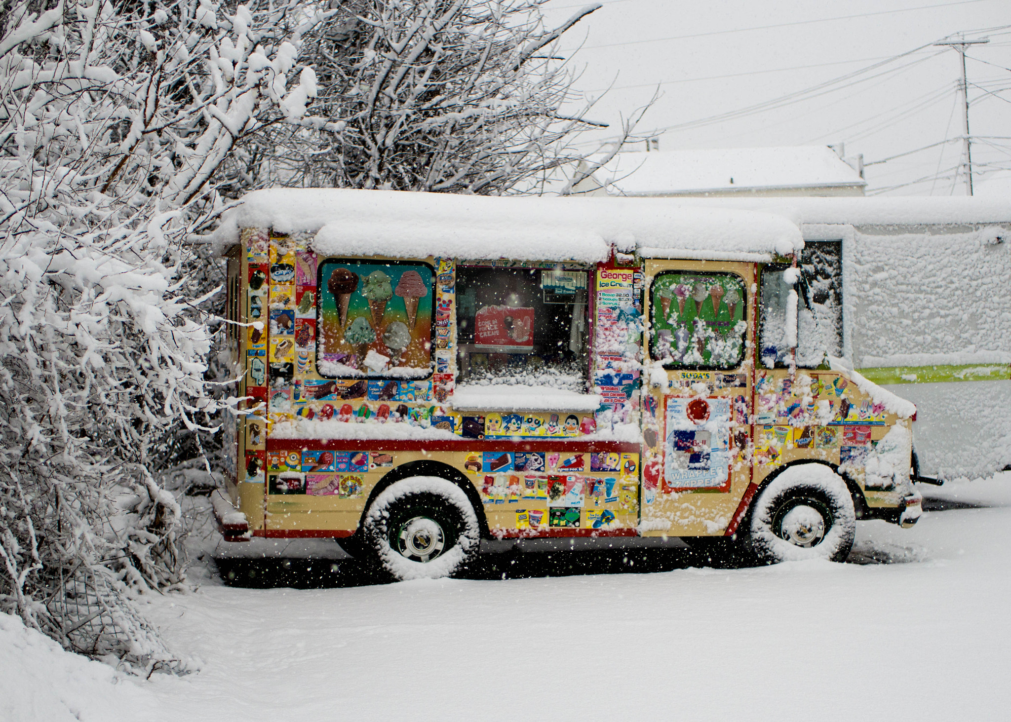 Olympus PEN E-PM2 + LUMIX G 25/F1.7 sample photo. Ice cream truck photography