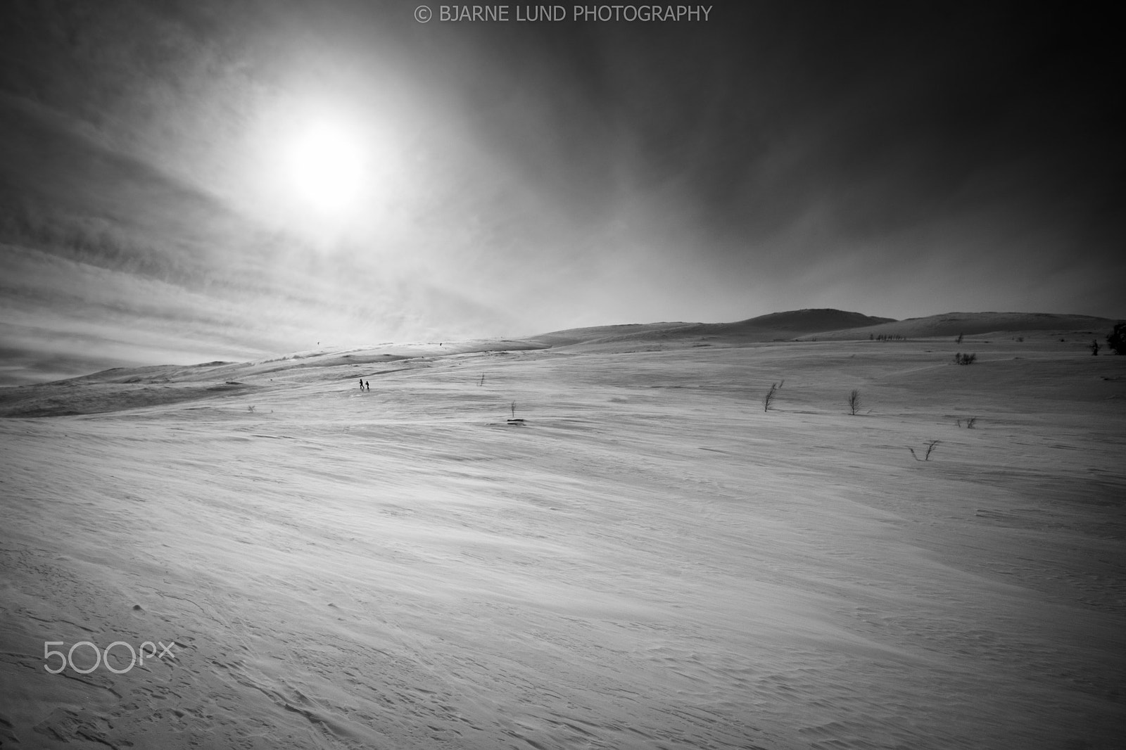 Minolta AF 28-80mm F3.5-5.6 II sample photo. Skiiers & the invisible kites photography