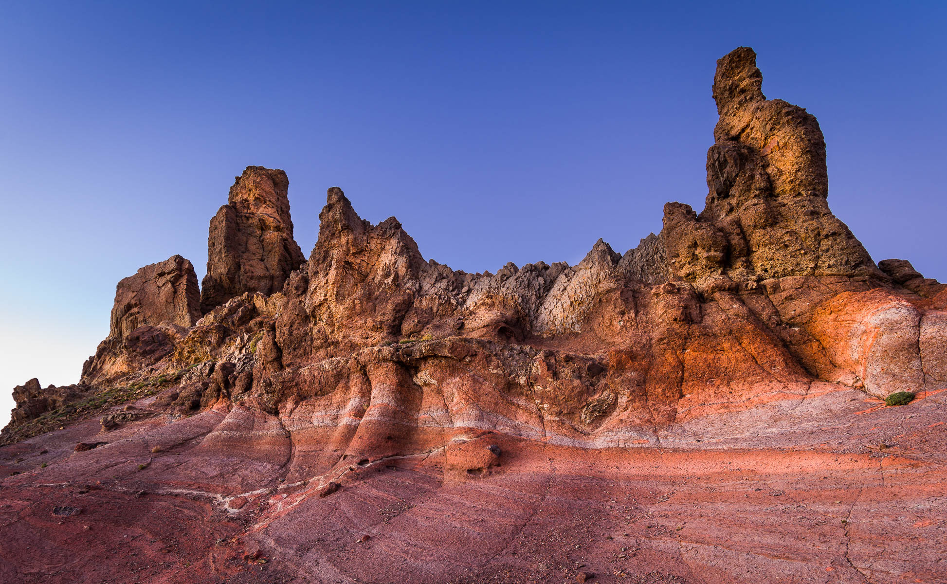 Pentax 645D + Pentax smc D FA 645 25mm F4 AL (IF) SDM AW sample photo. Glowing rocks photography