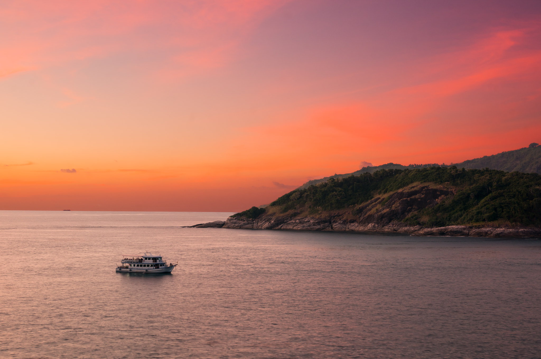 Sony Alpha NEX-5T + Sigma 30mm F2.8 EX DN sample photo. Boat at cape phrom thep photography