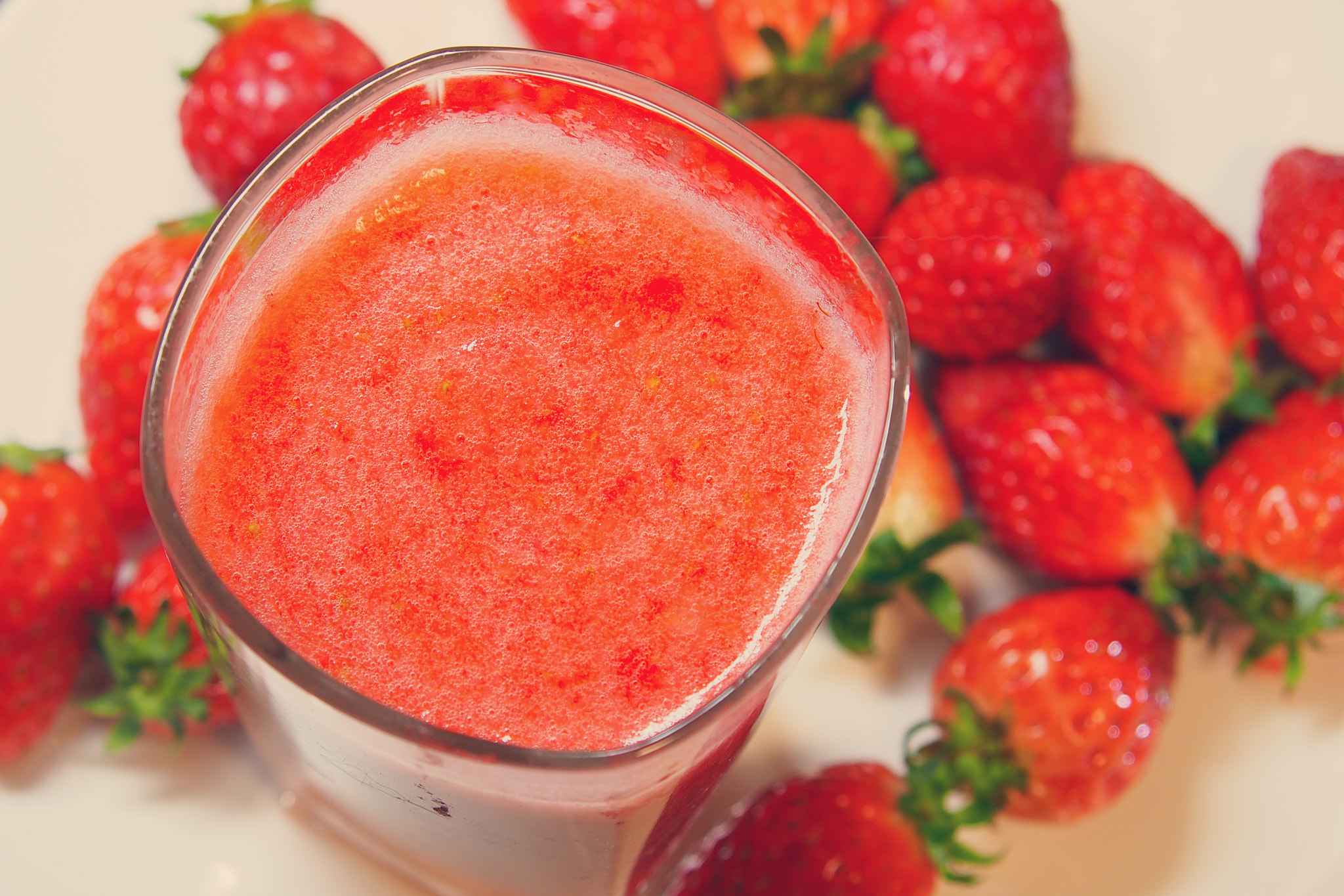 Olympus PEN E-P5 sample photo. Strawberry juice photography