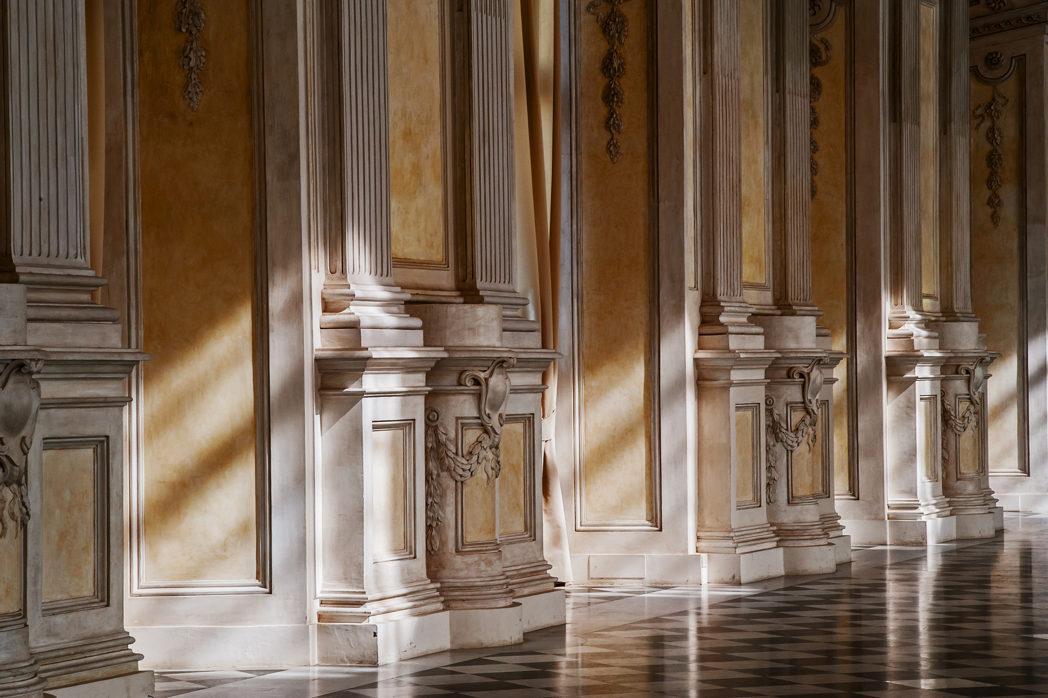 Nikon D700 + AF Nikkor 70-210mm f/4-5.6 sample photo. Venaria reale - torino photography