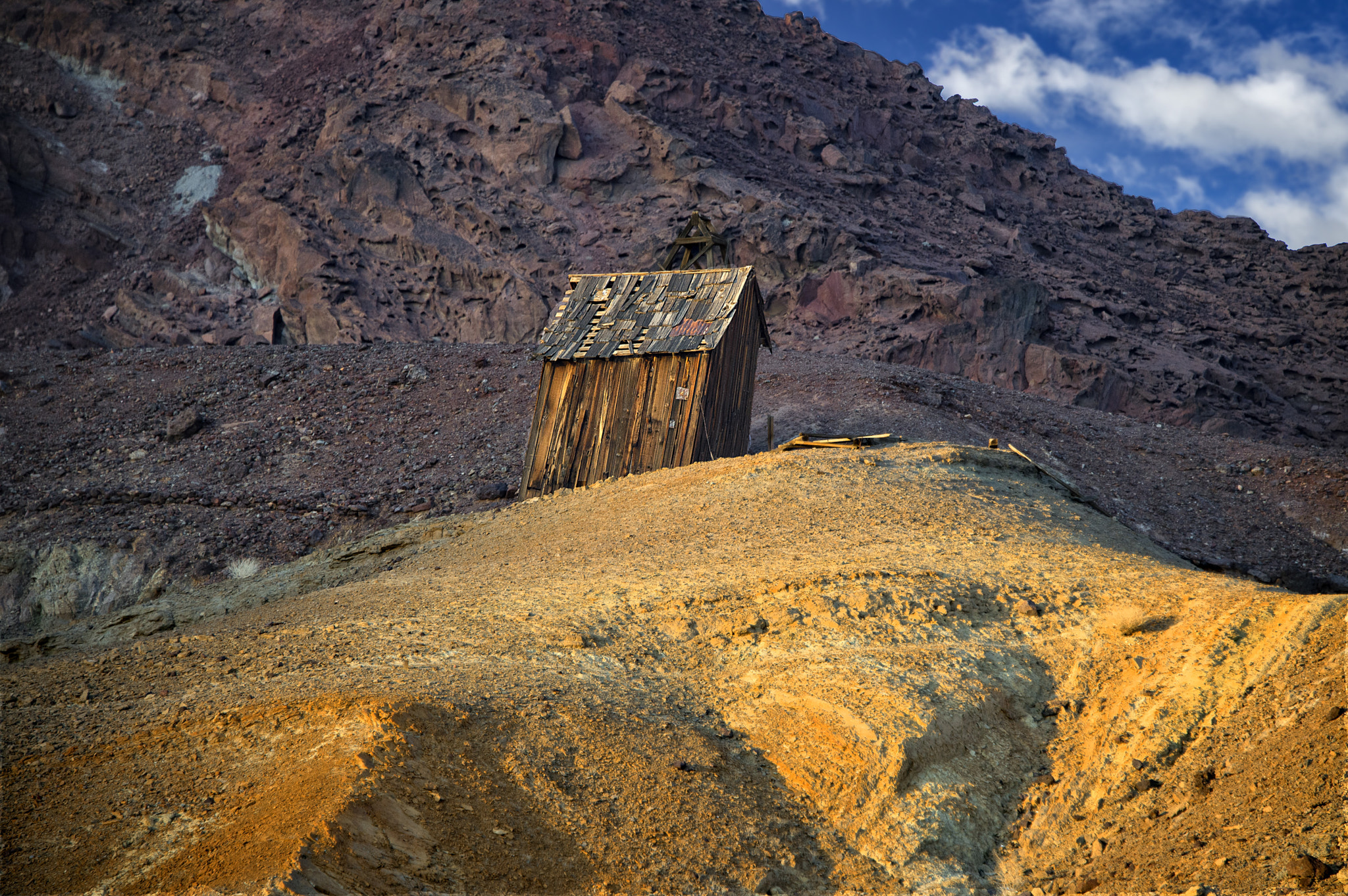 Nikon D4 sample photo. Abandoned shed near mining ghost town photography
