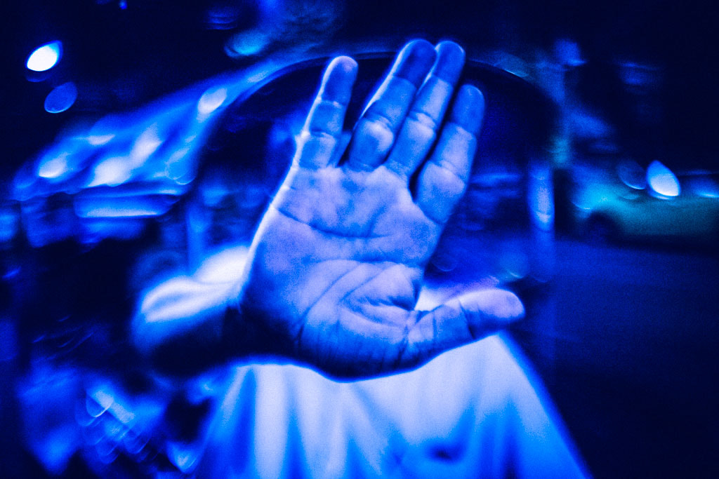 Canon EF 24mm f/1.4L sample photo. Broken bangkok: talk to the hand photography