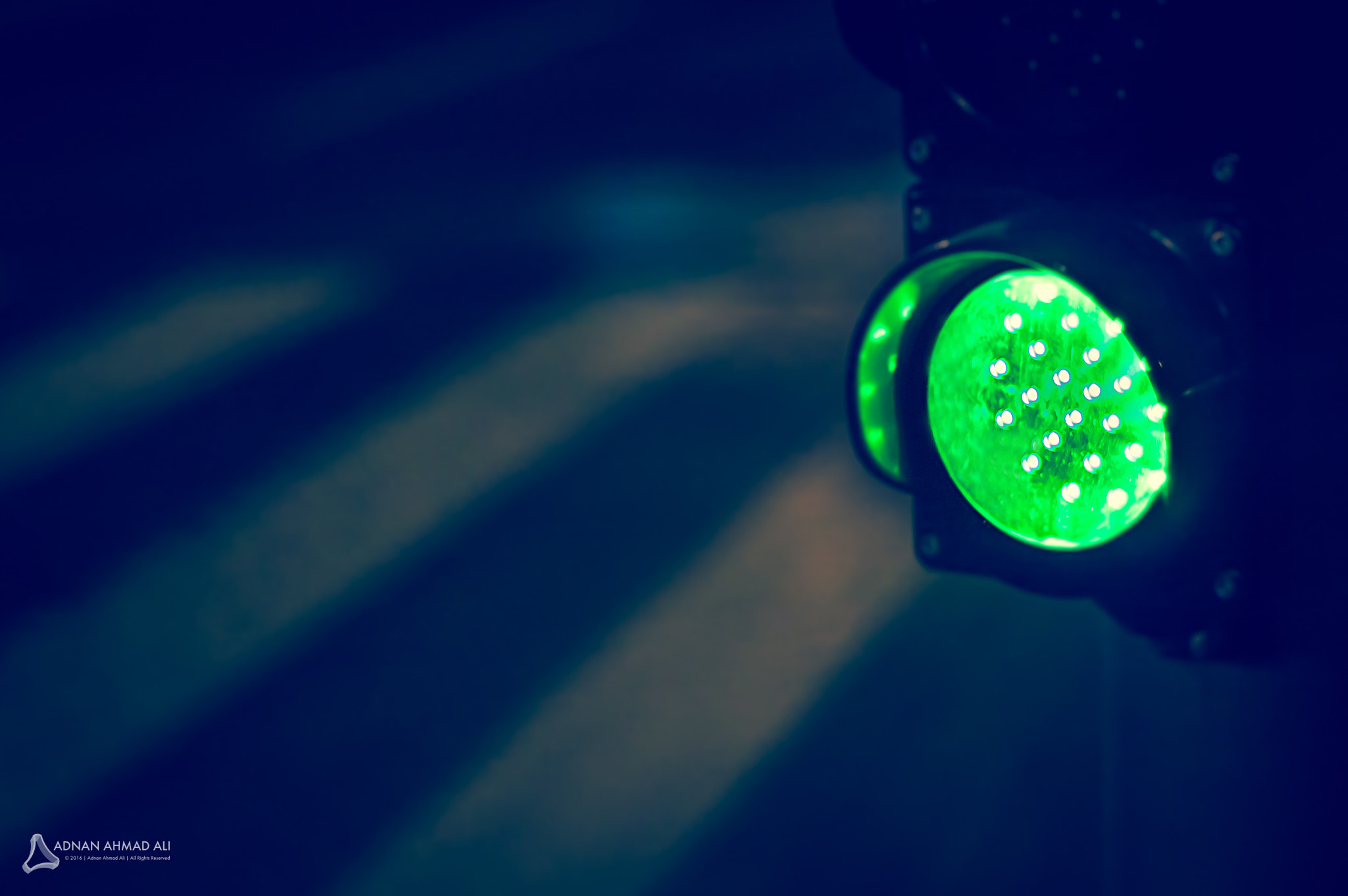 Nikon D40 + Nikon AF Nikkor 50mm F1.8D sample photo. Traffic signal photography