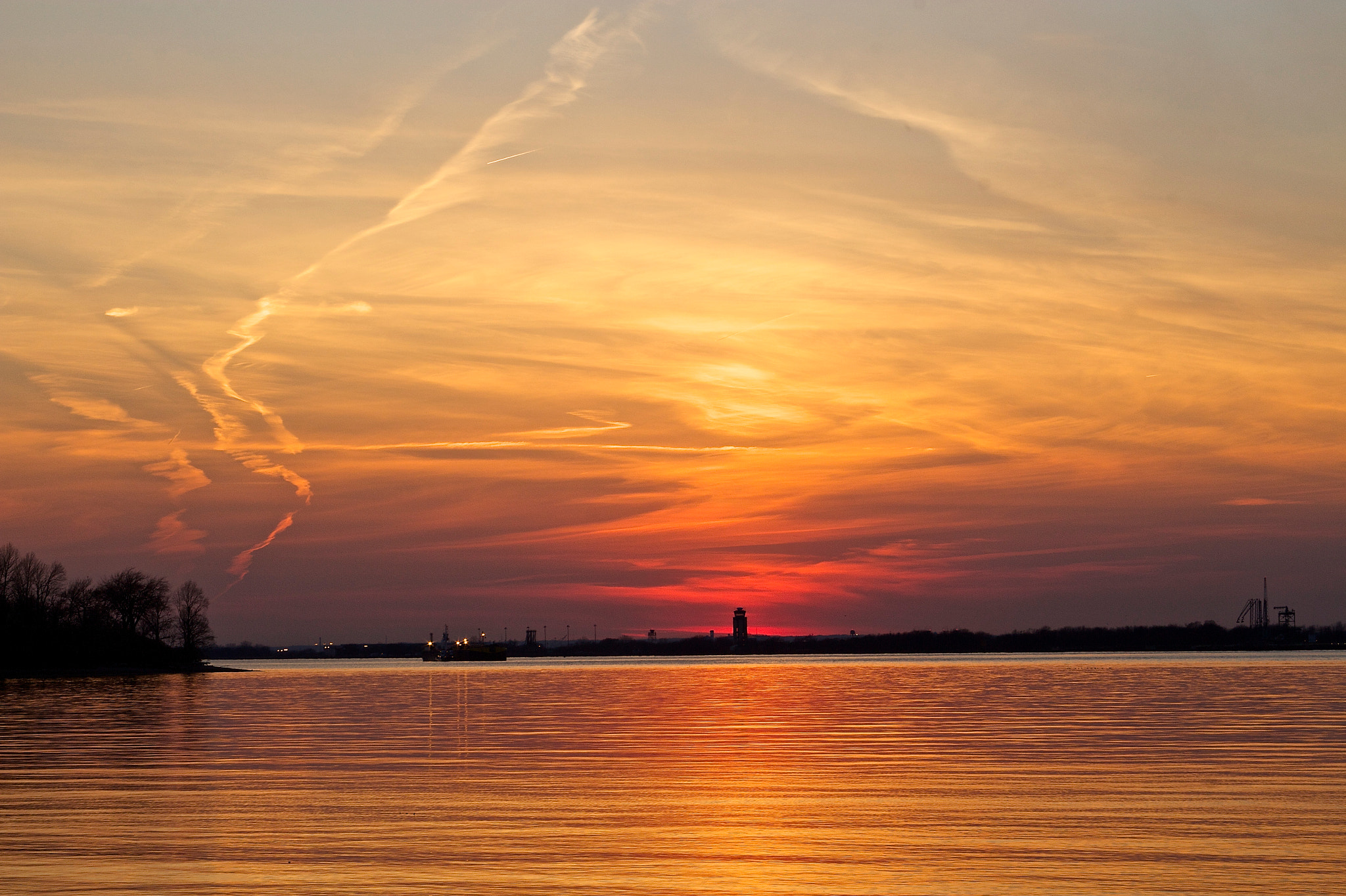 Canon EF 28-135mm F3.5-5.6 IS USM sample photo. March sunset photography