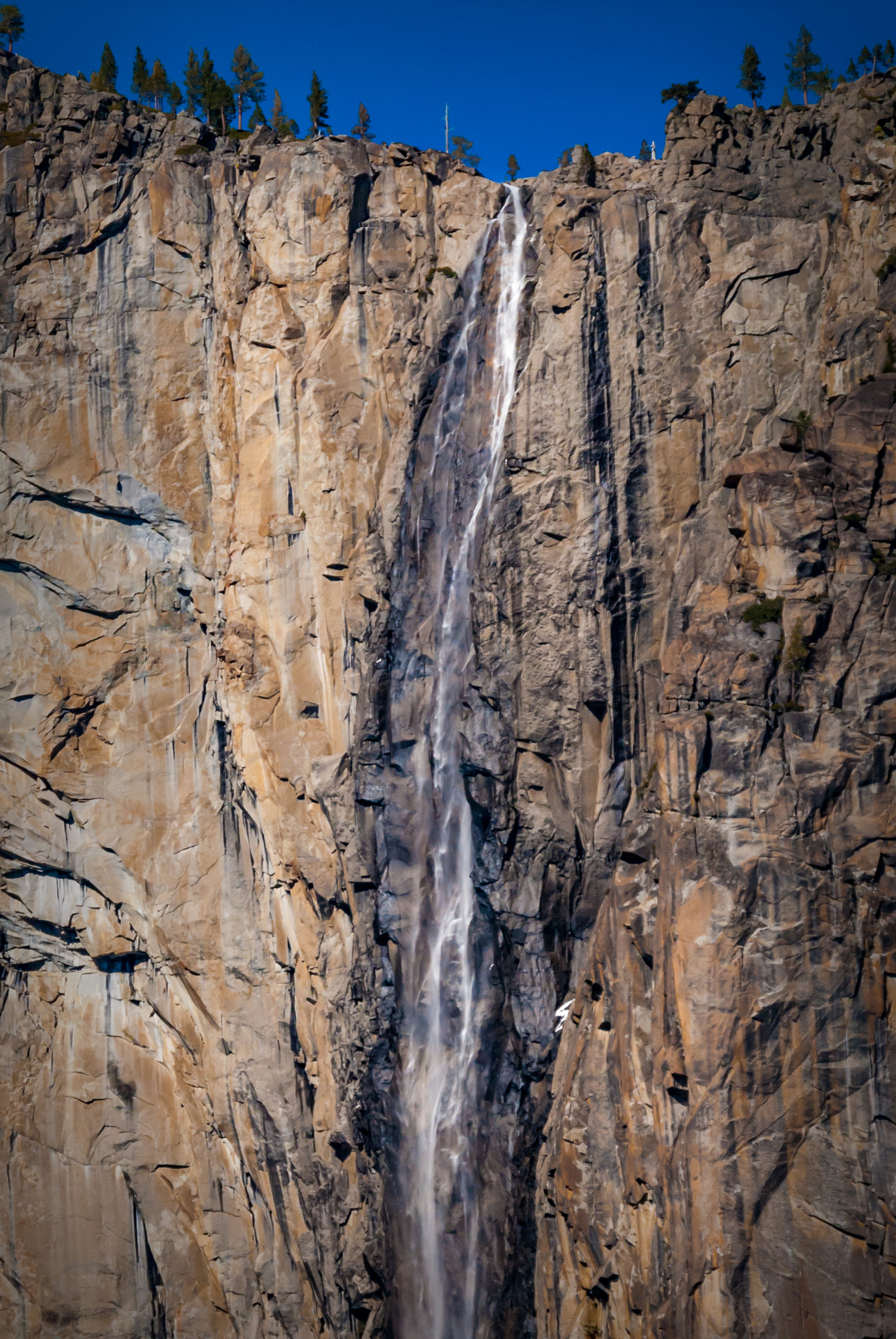 Nikon D200 + Nikon AF-S DX Nikkor 55-200mm F4-5.6G ED sample photo. Yosemite some falls by ronin dusette photography