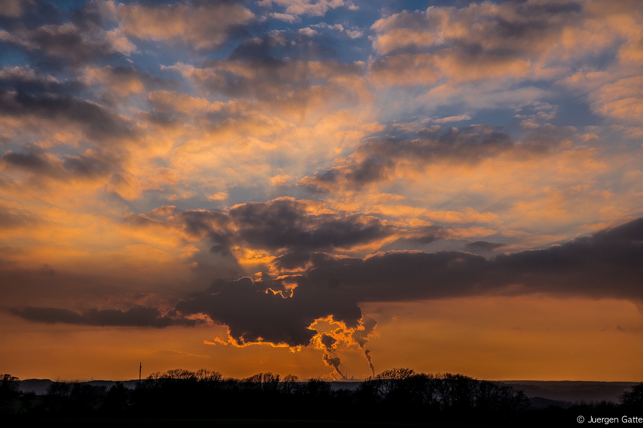 ZEISS Touit 32mm F1.8 sample photo. Sonnenuntergang über duisburg iii photography