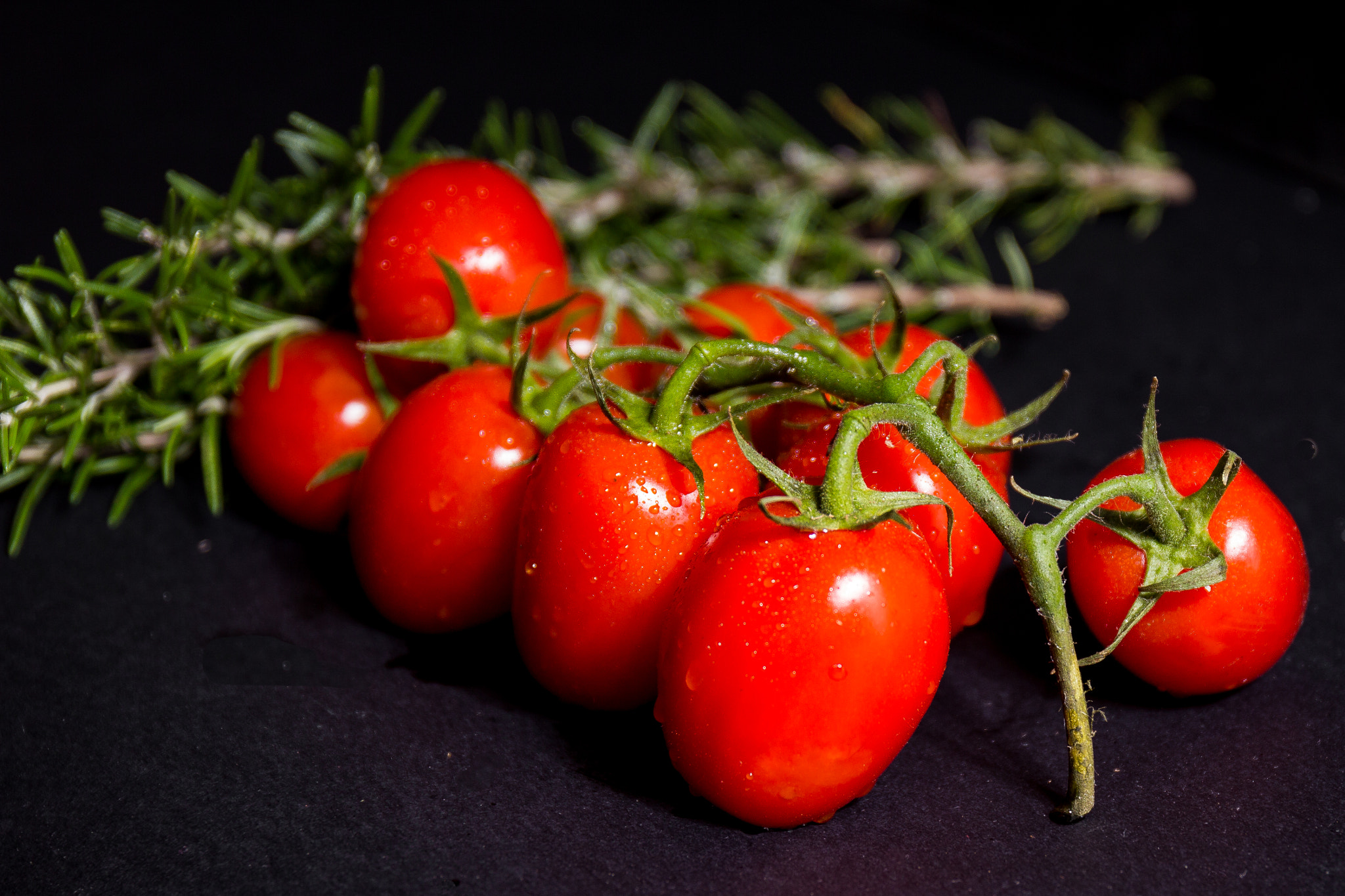 Canon EF 24-70mm F4L IS USM sample photo. Pomodori photography