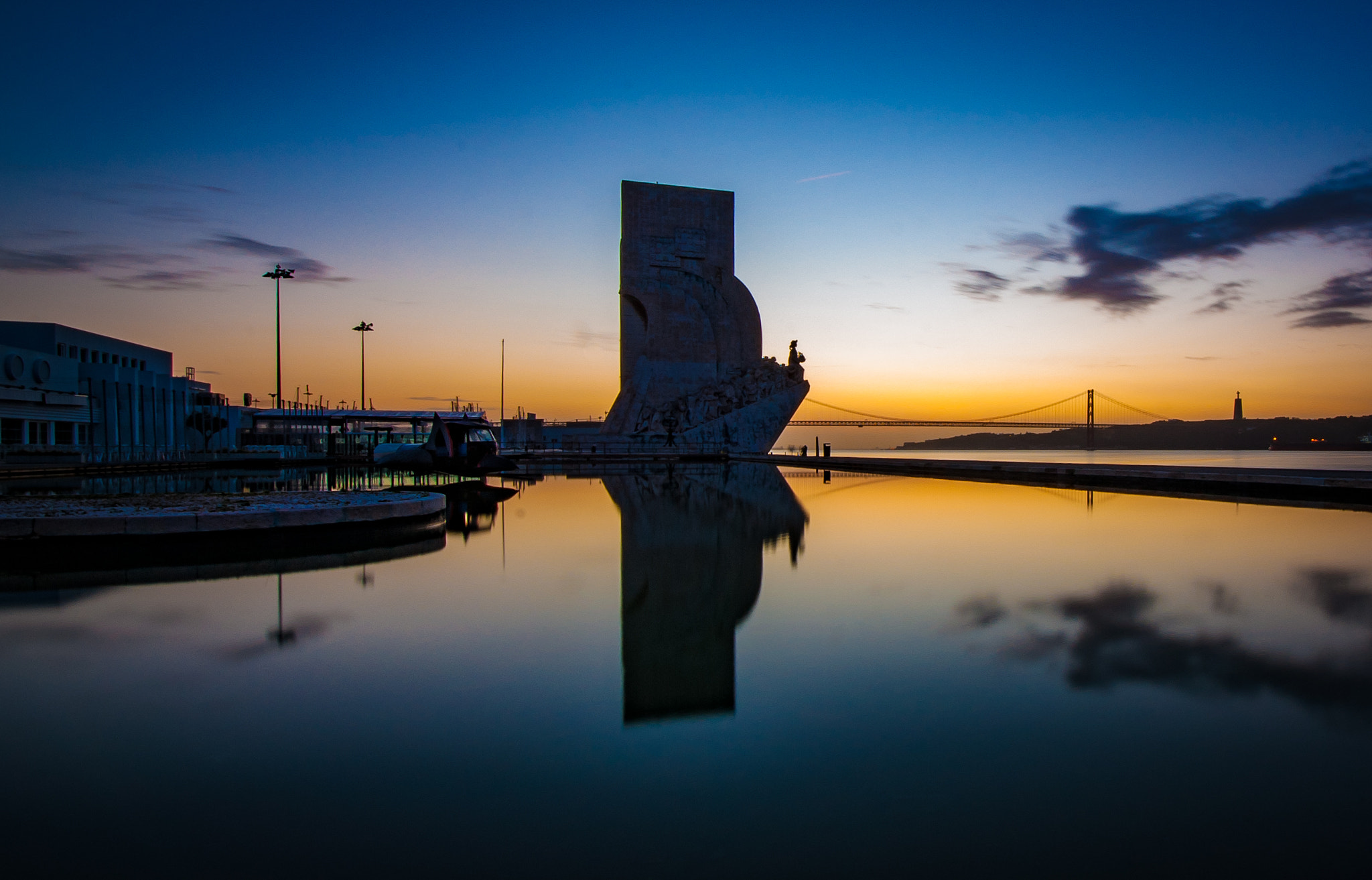 Sigma 10-20mm F4-5.6 EX DC HSM sample photo. Sunrise at the monument to the discoveries. photography