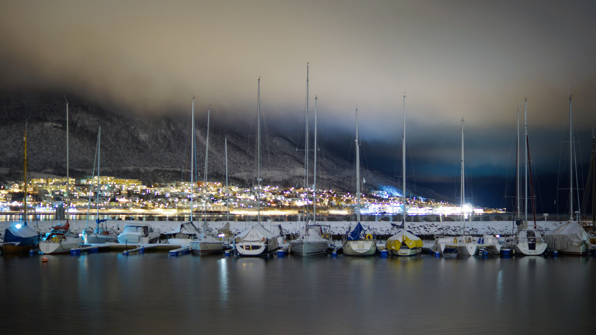 Sony SLT-A77 + Sony DT 35mm F1.8 SAM sample photo. Boats and clouds photography